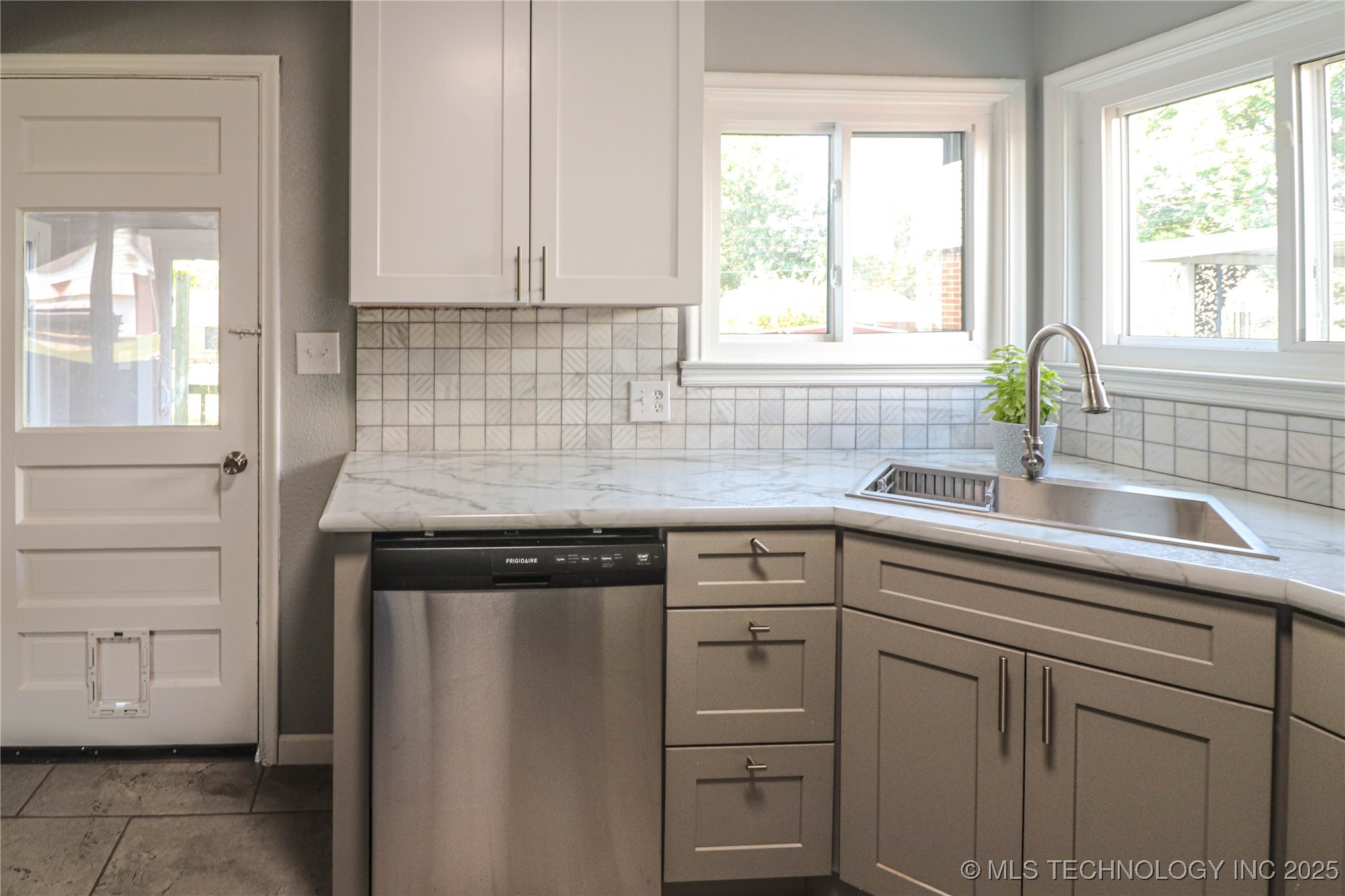 2642 S Oswego Place Property Photo 26