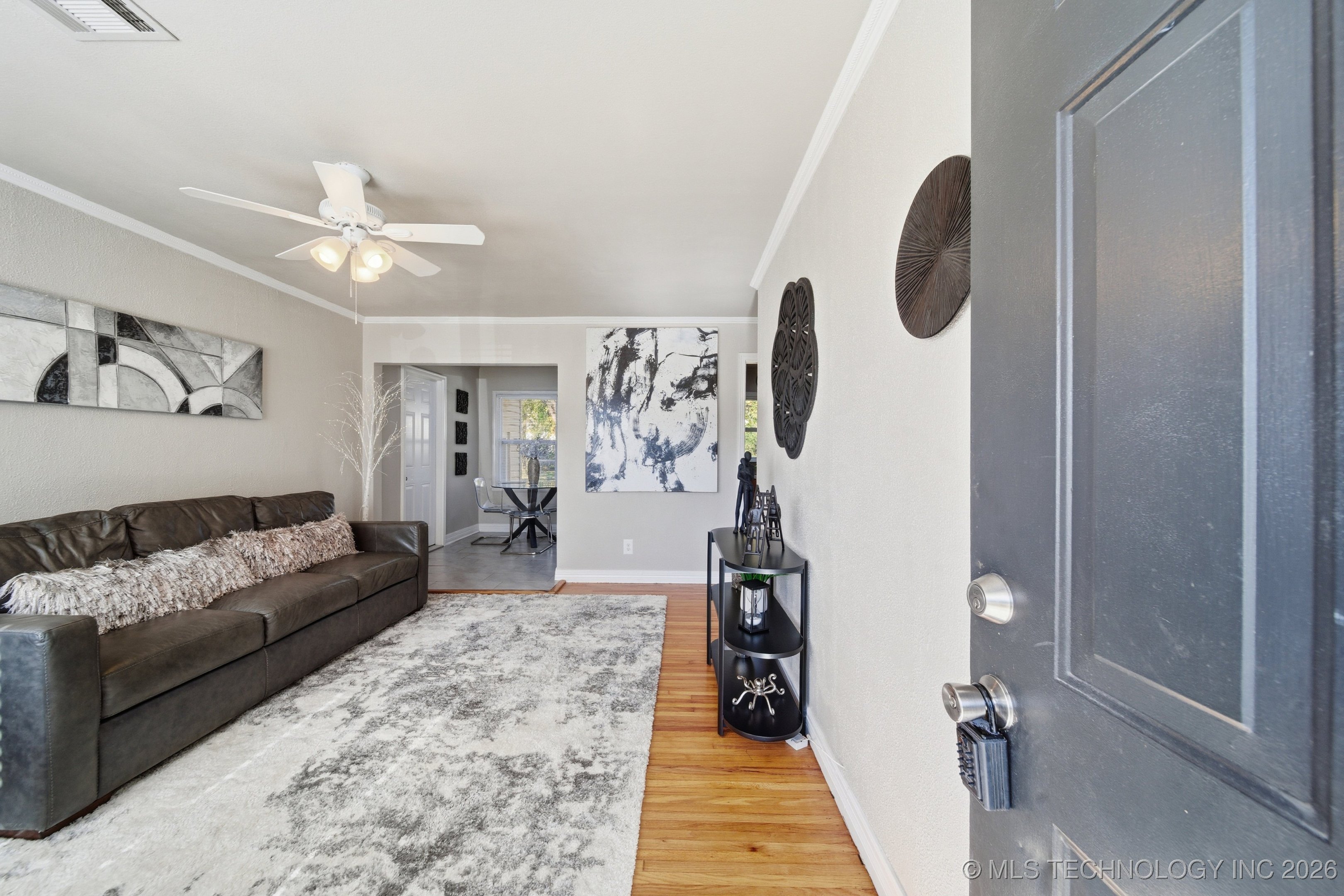 105 W 5th Street Property Photo 4