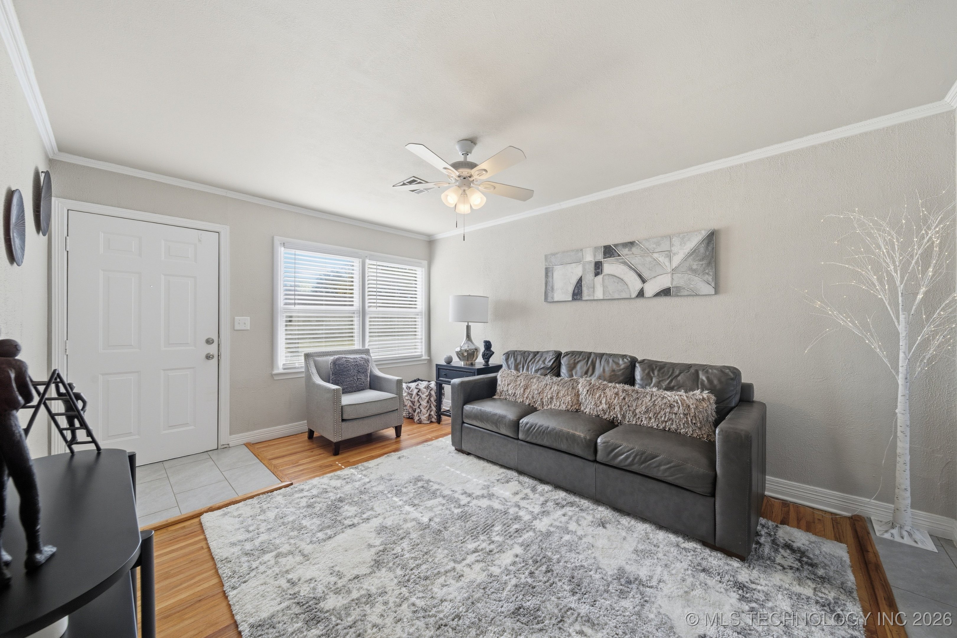 105 W 5th Street Property Photo 6