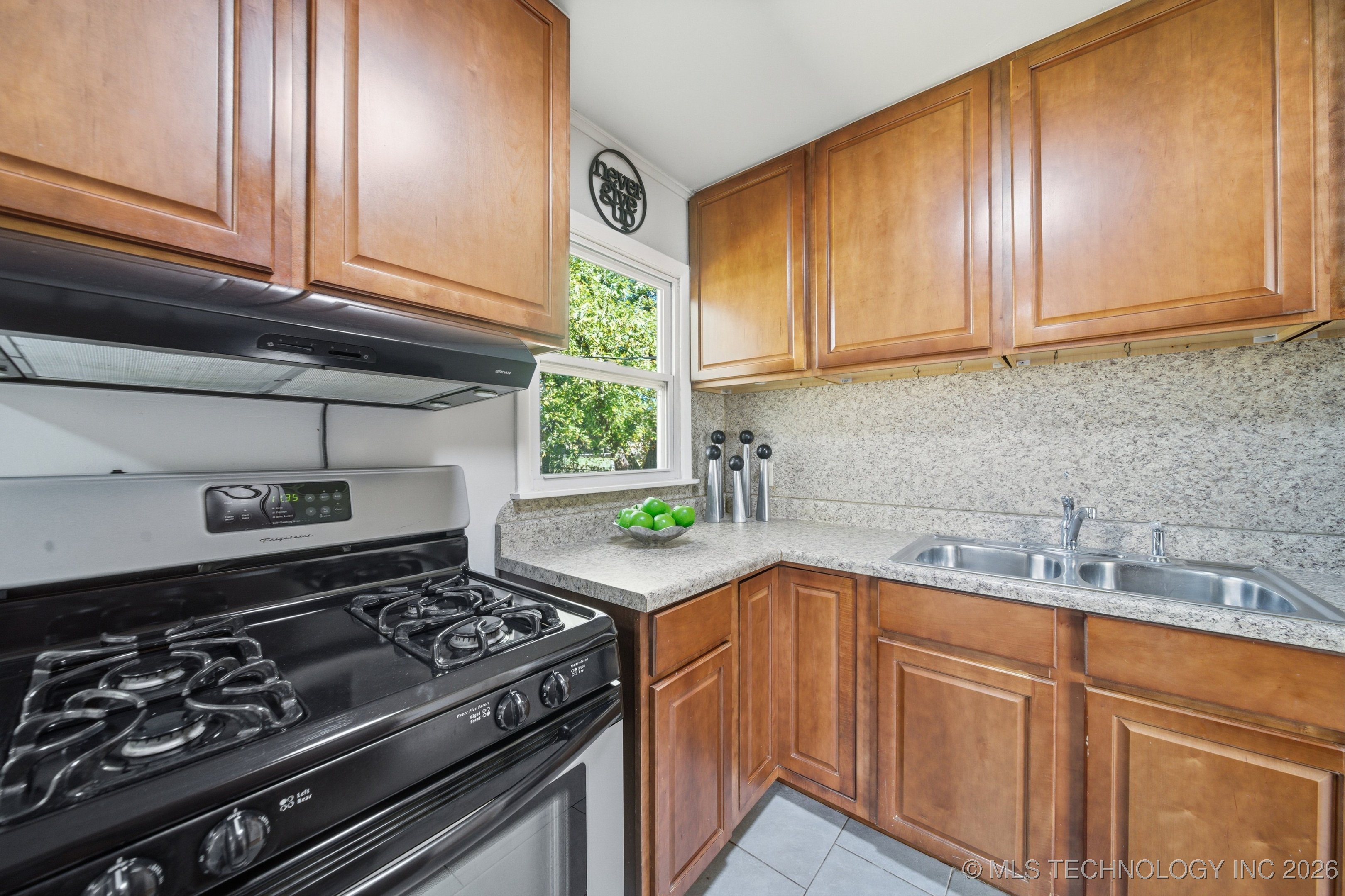 105 W 5th Street Property Photo 9