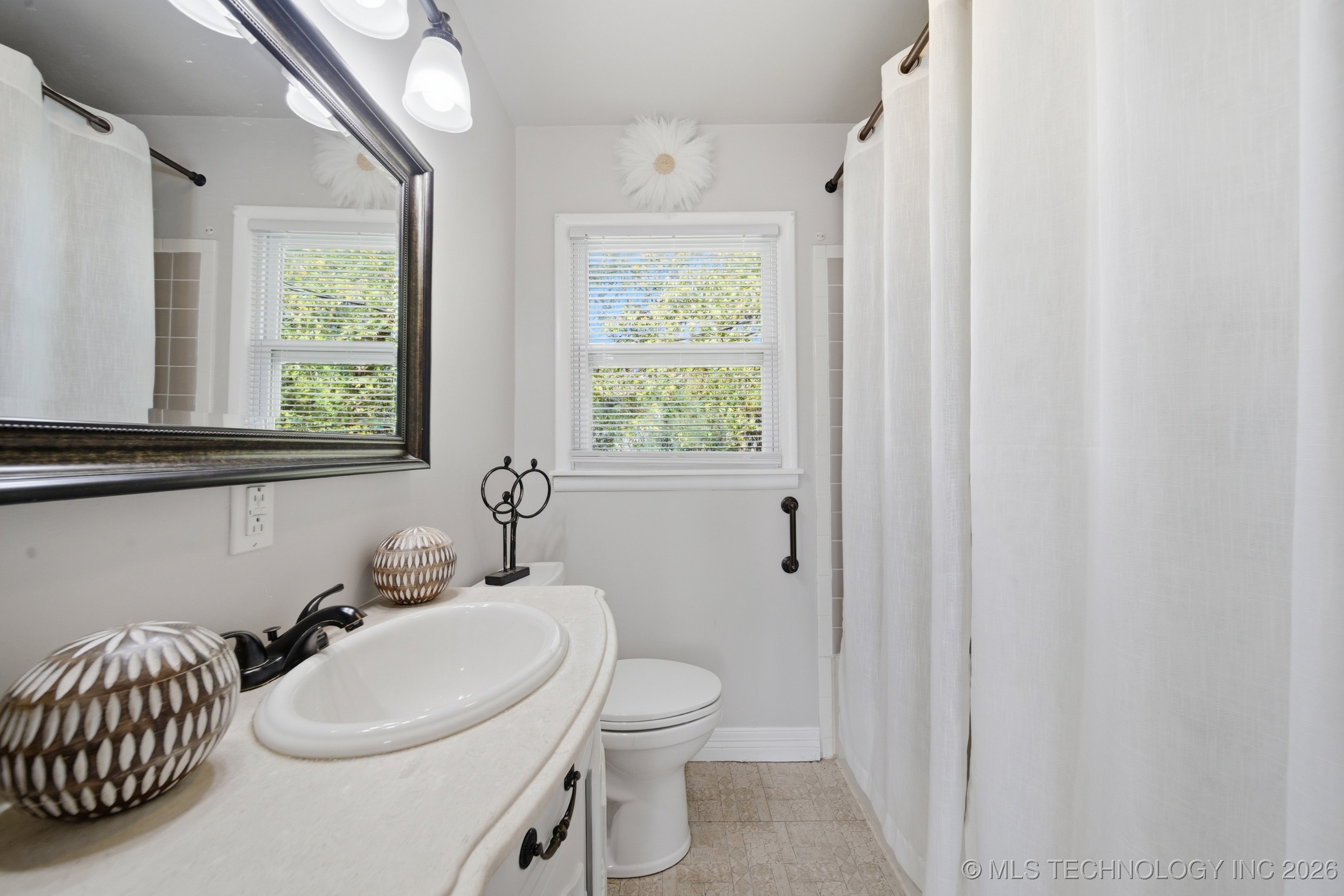 105 W 5th Street Property Photo 12