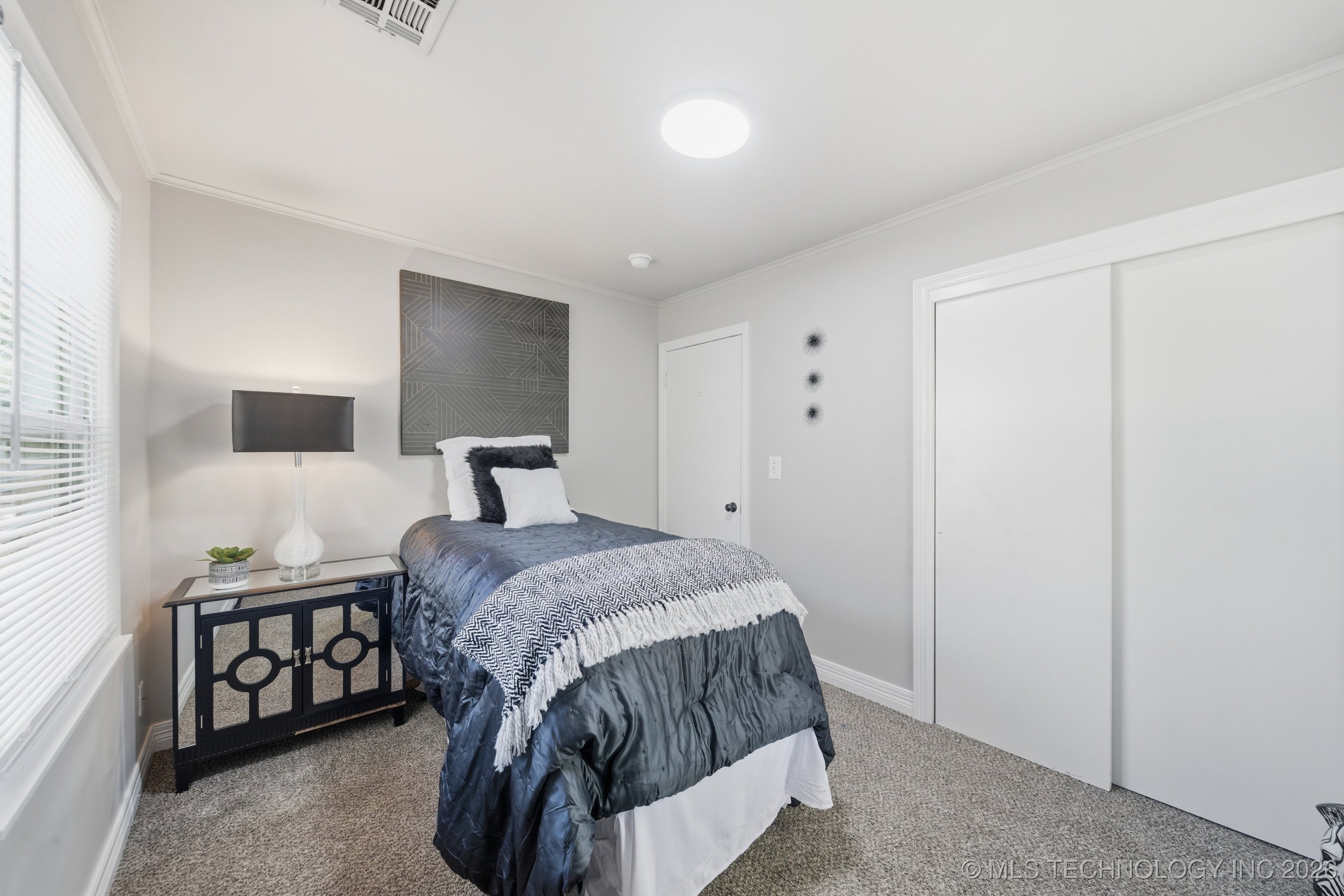 105 W 5th Street Property Photo 15