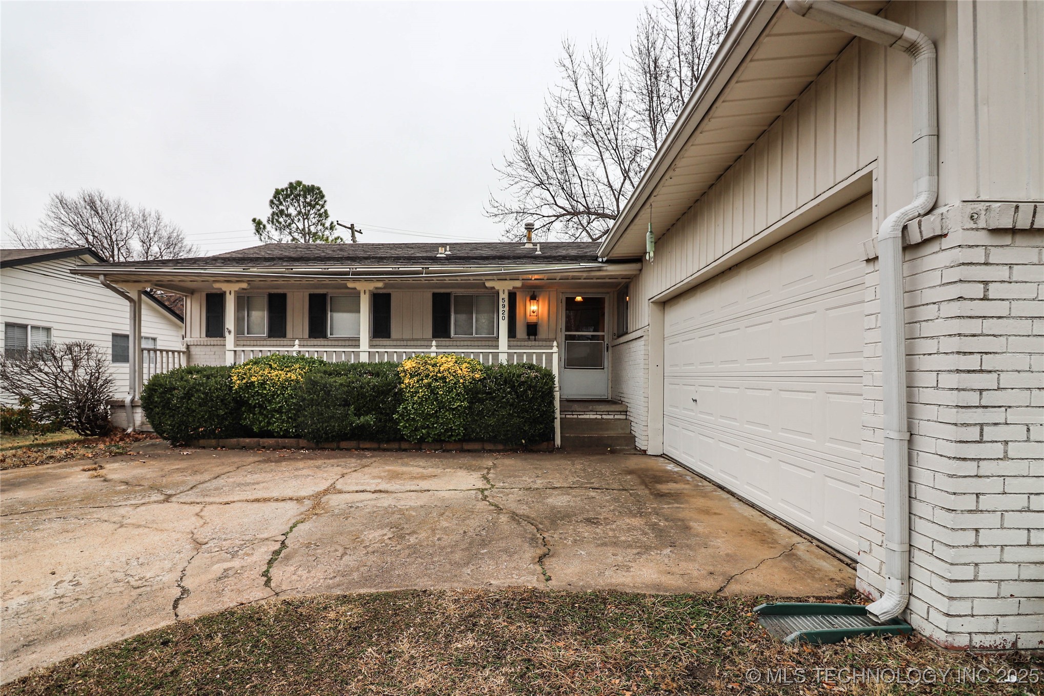 5920 E 25th Street Property Photo 4