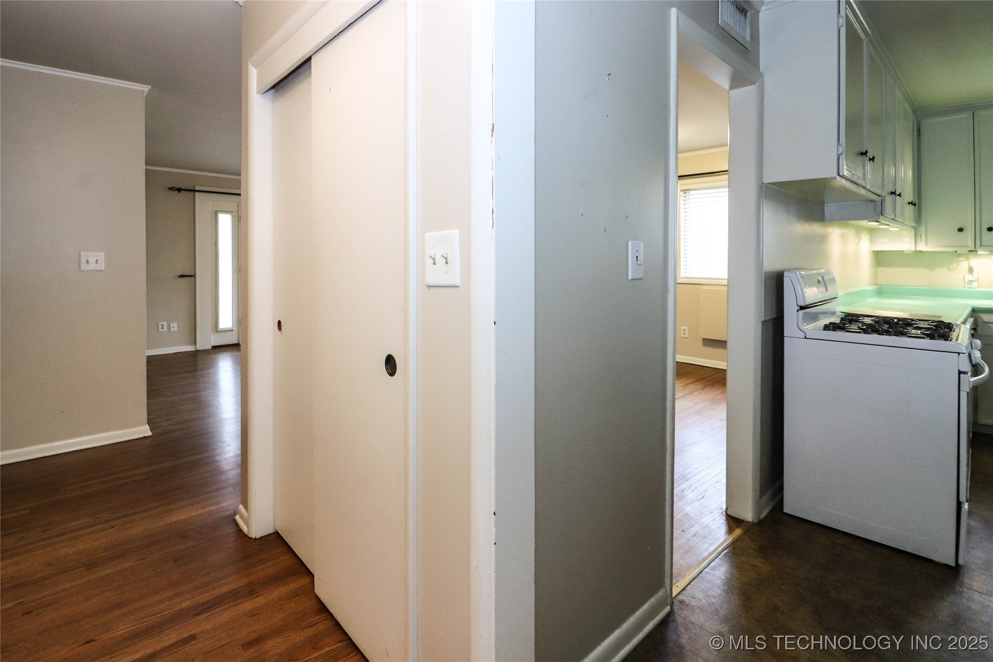 5920 E 25th Street Property Photo 8