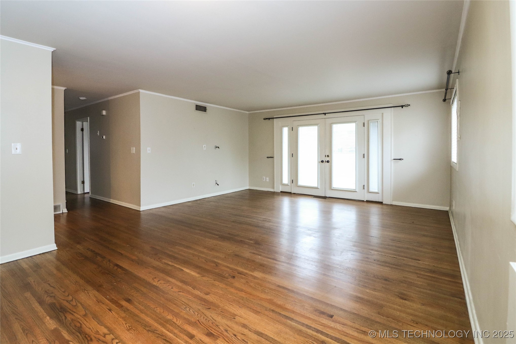 5920 E 25th Street Property Photo 10