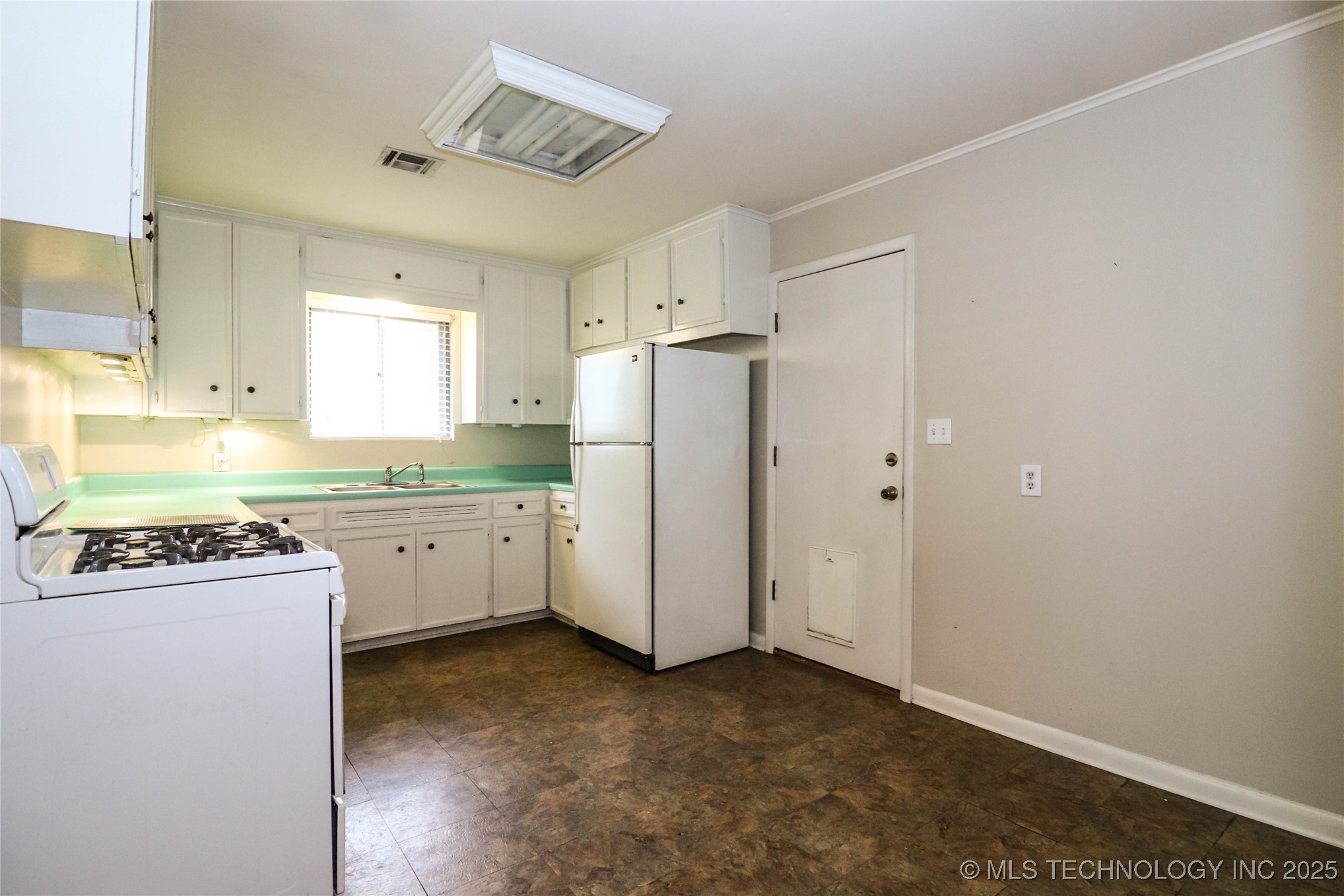 5920 E 25th Street Property Photo 16