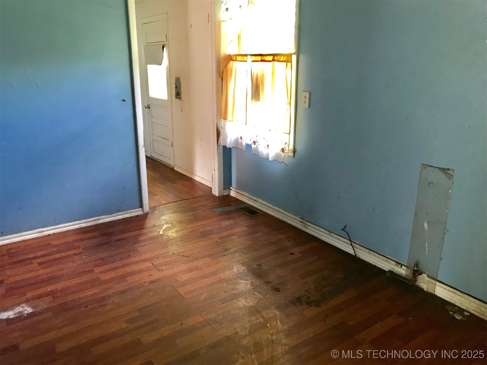 1055 N New Haven Avenue Property Photo 11