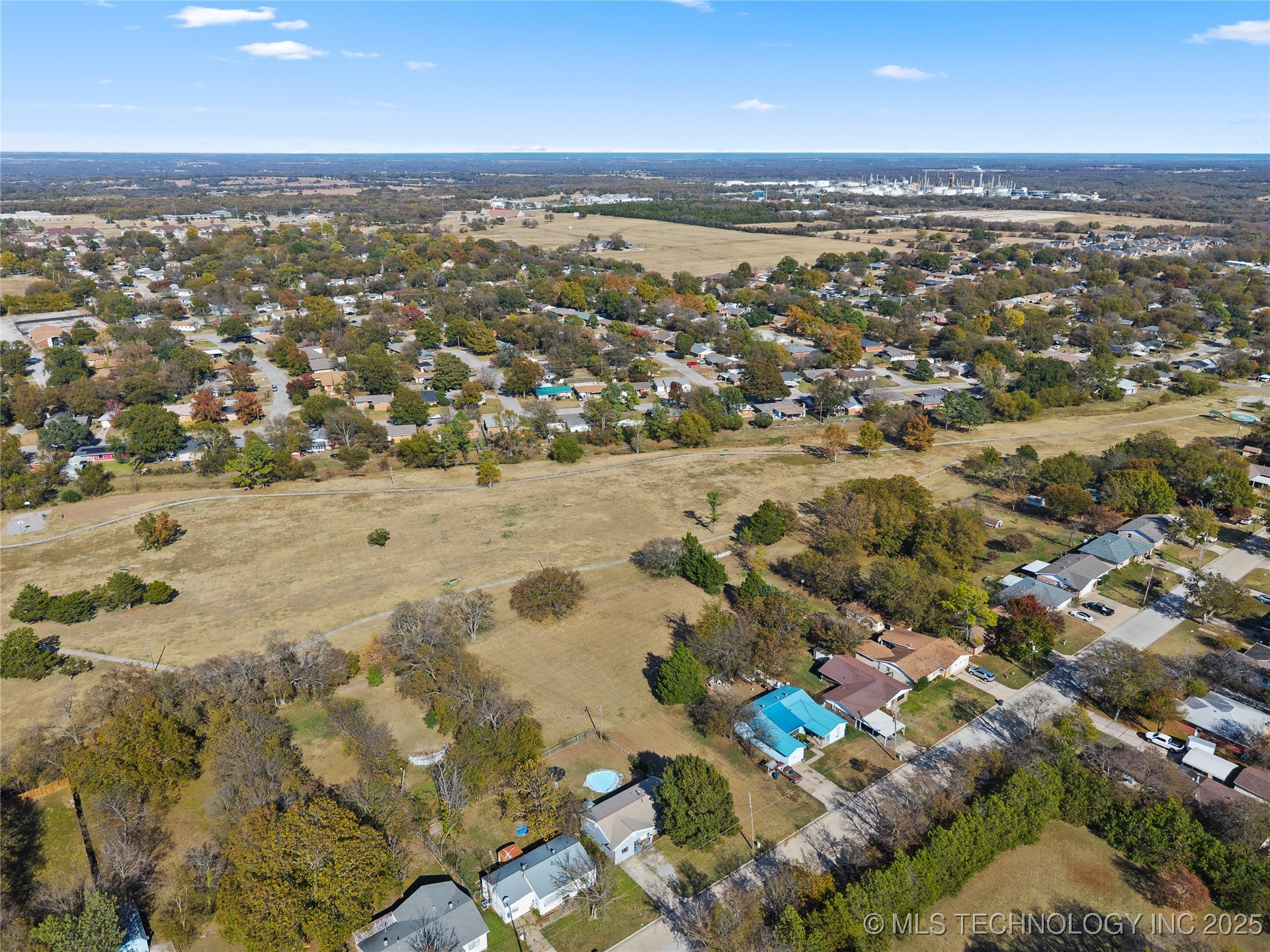 15th Property Photo 3