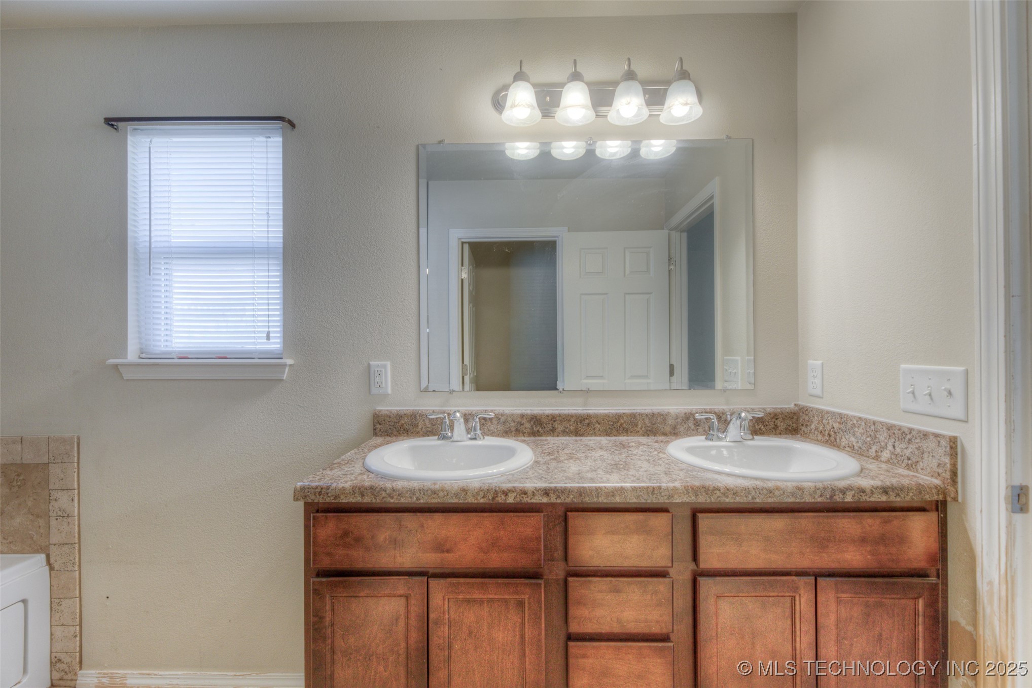 14863 S Hudson Avenue Property Photo 17