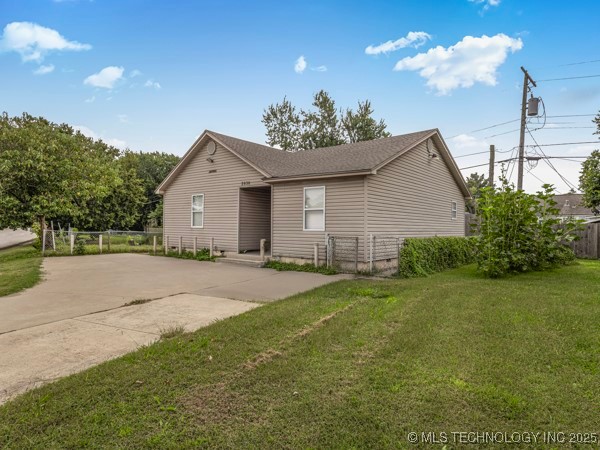 2836 E Admiral Boulevard Property Photo 3