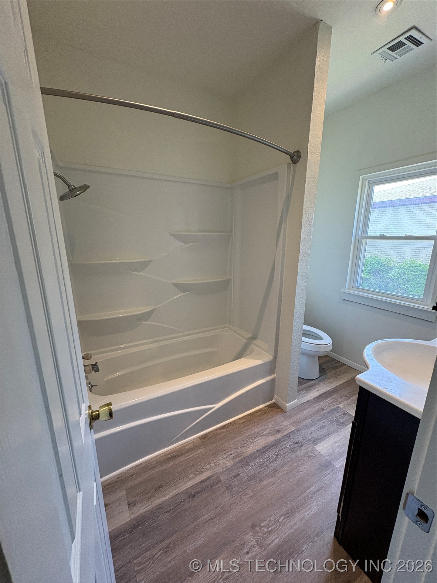 108 N Creek Avenue Property Photo 5