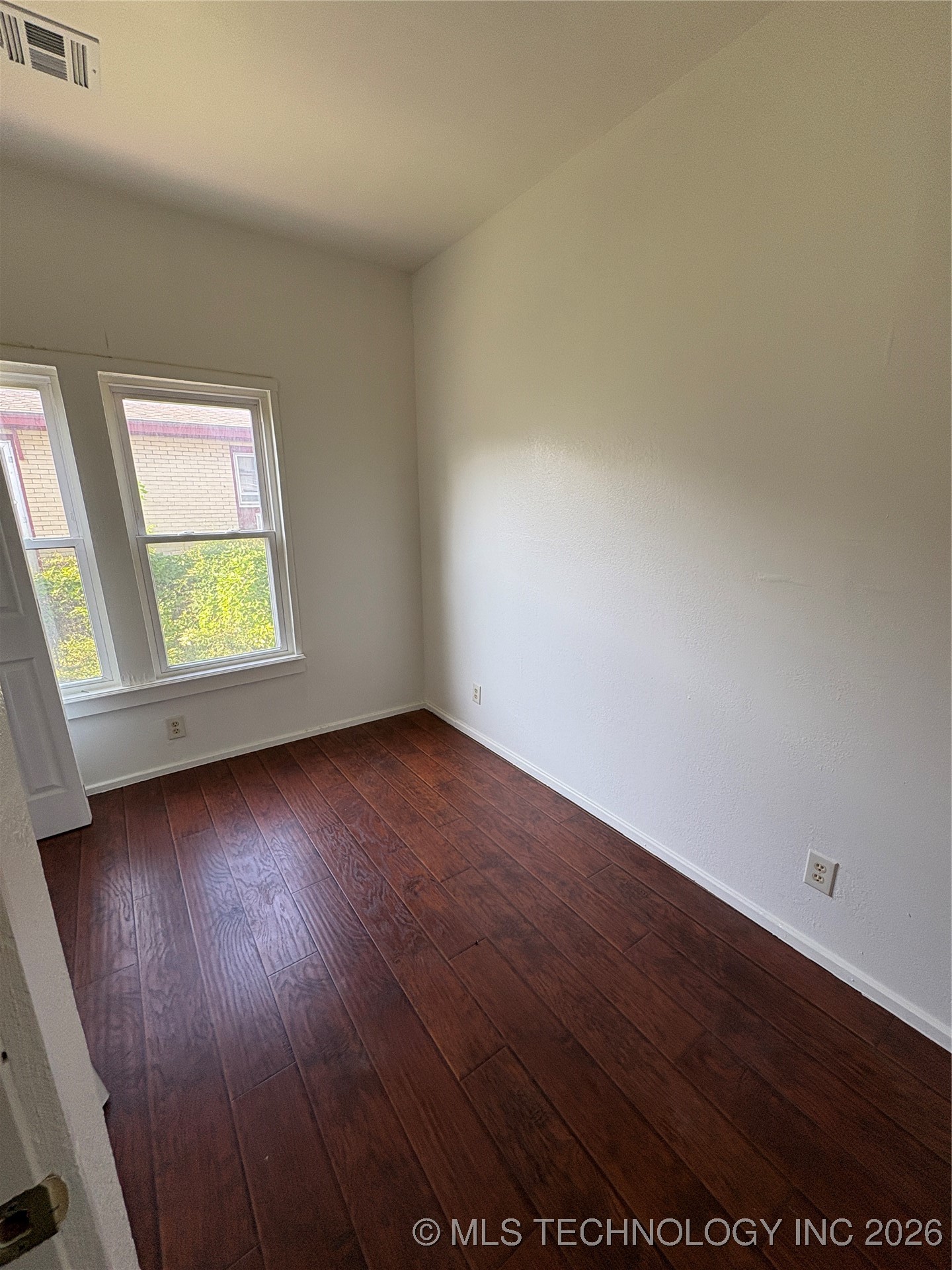 108 N Creek Avenue Property Photo 8