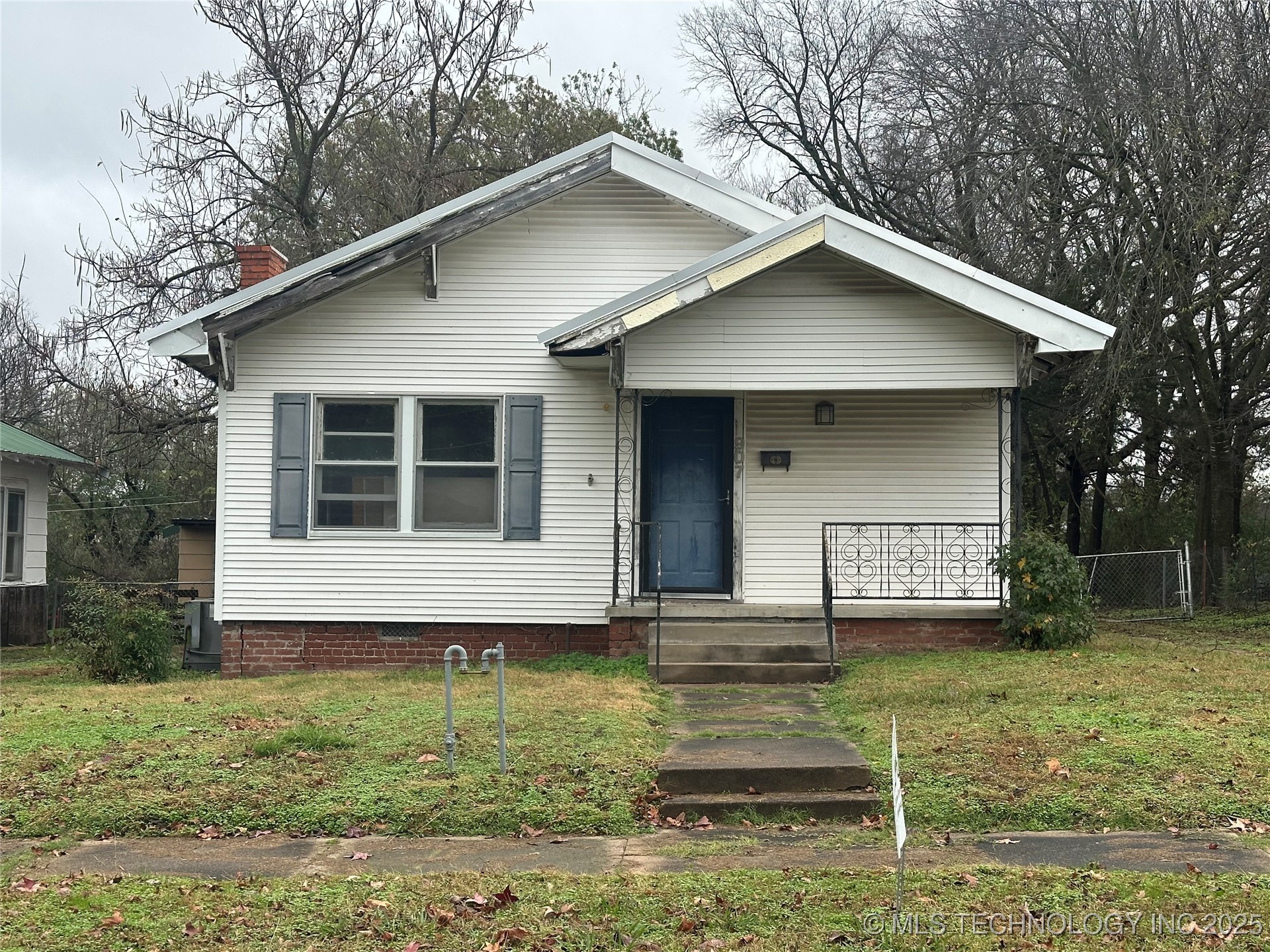 907 S Creek Avenue Property Photo 1