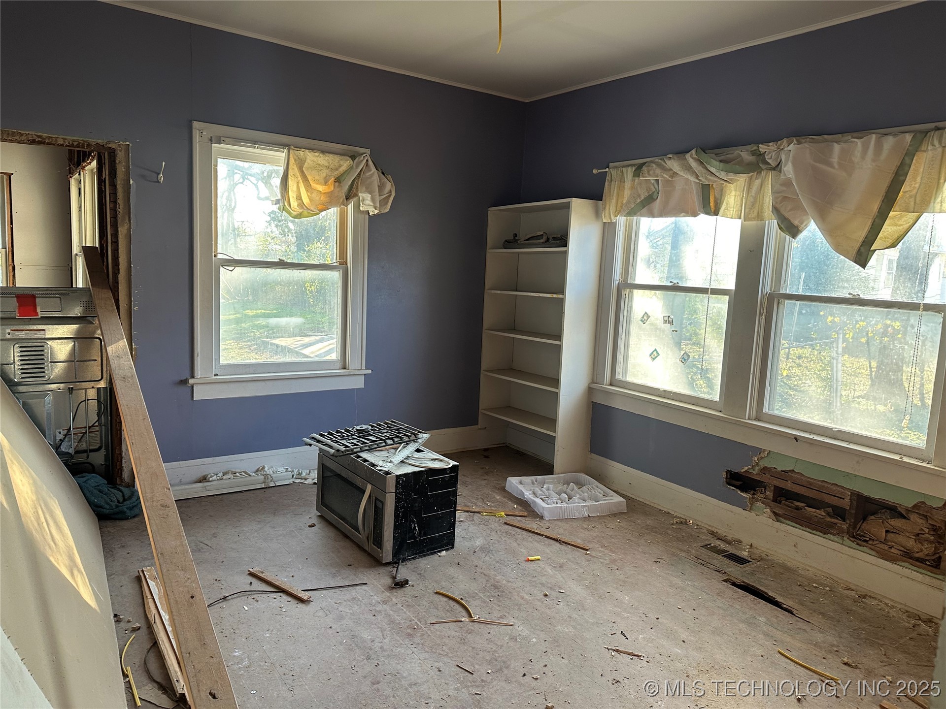 907 S Creek Avenue Property Photo 5