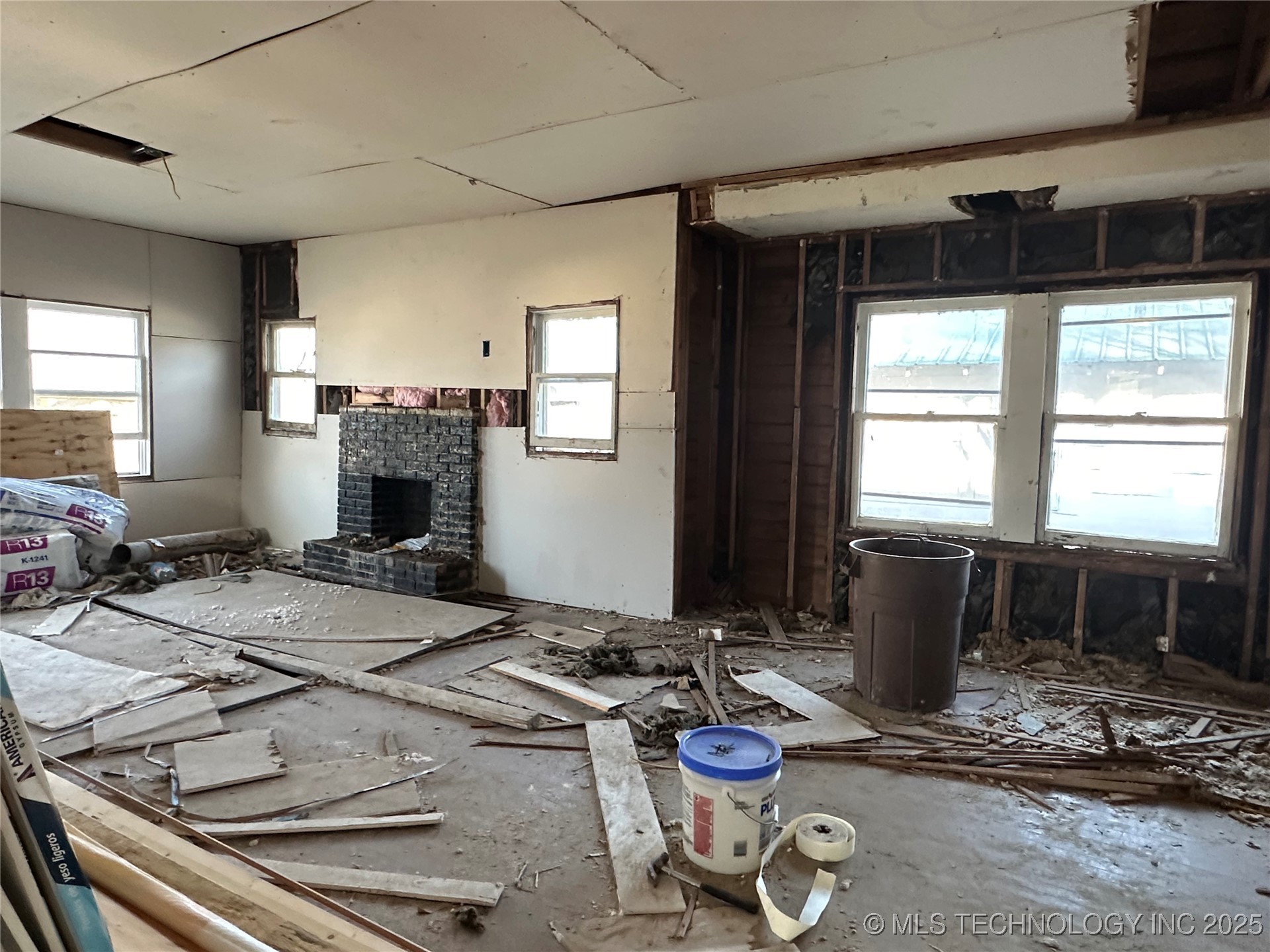 907 S Creek Avenue Property Photo 6