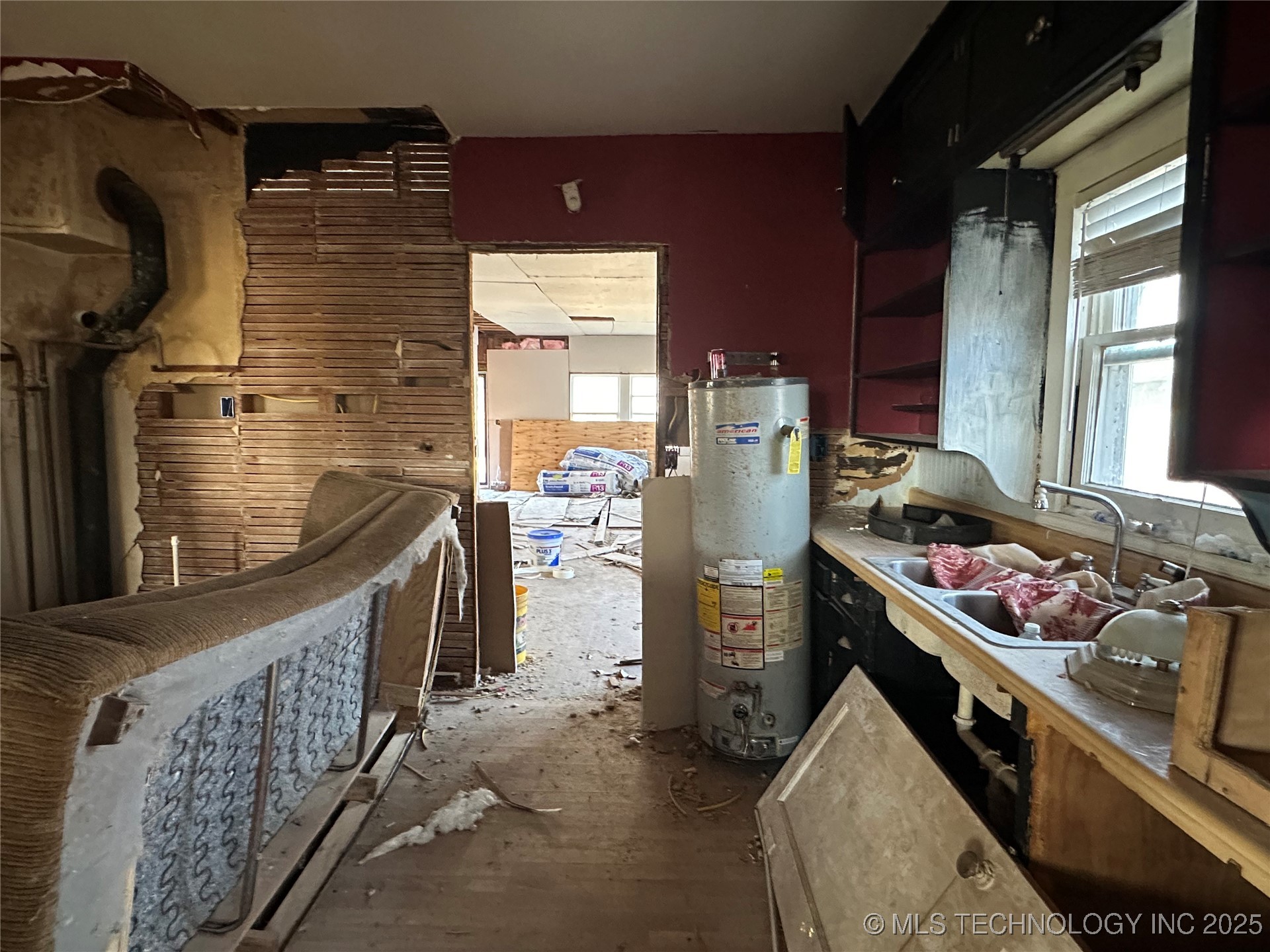 907 S Creek Avenue Property Photo 9