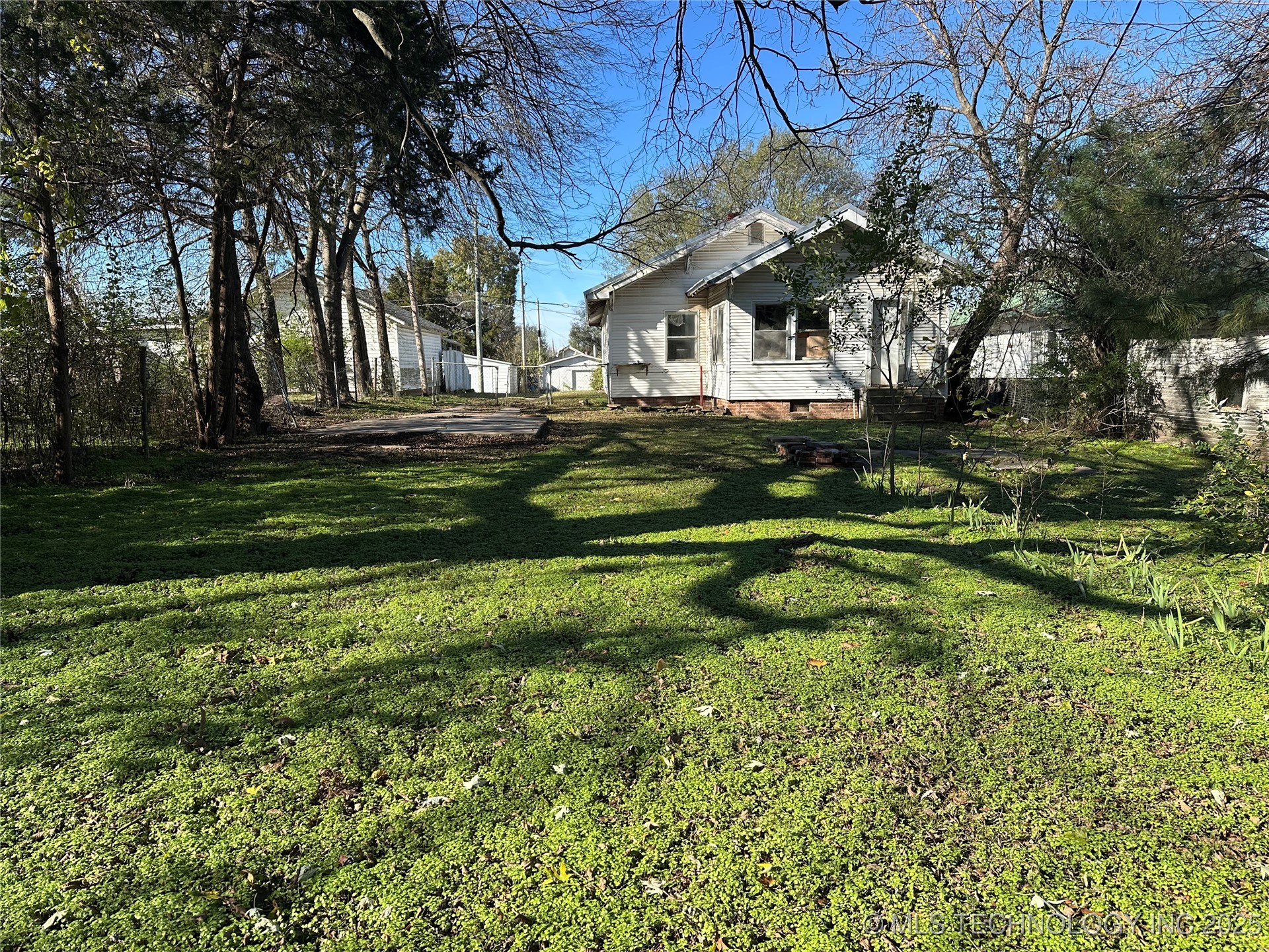 907 S Creek Avenue Property Photo 12