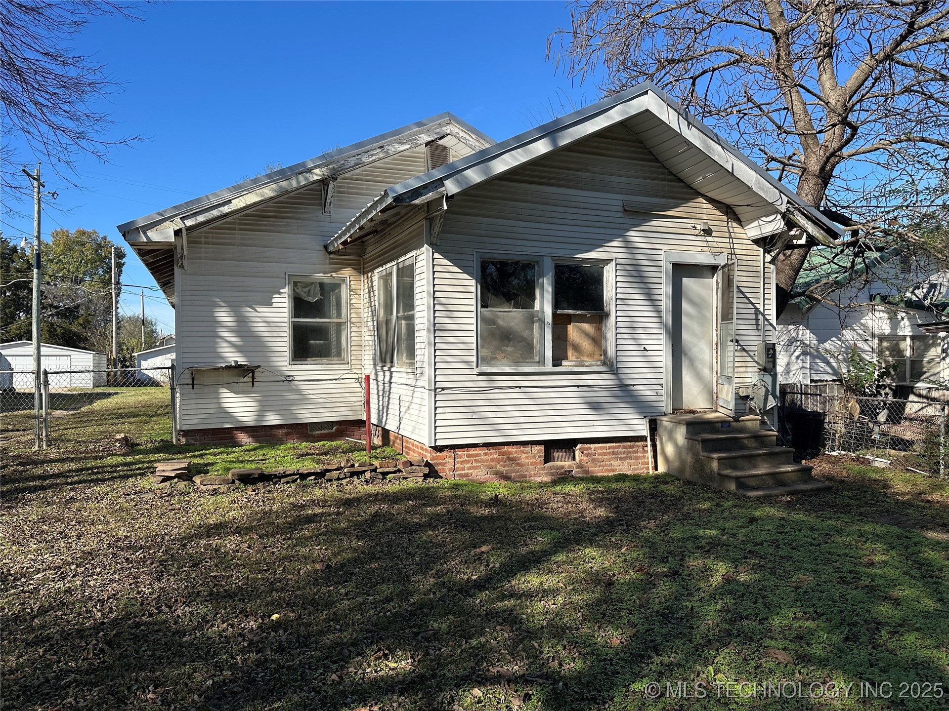 907 S Creek Avenue Property Photo 14