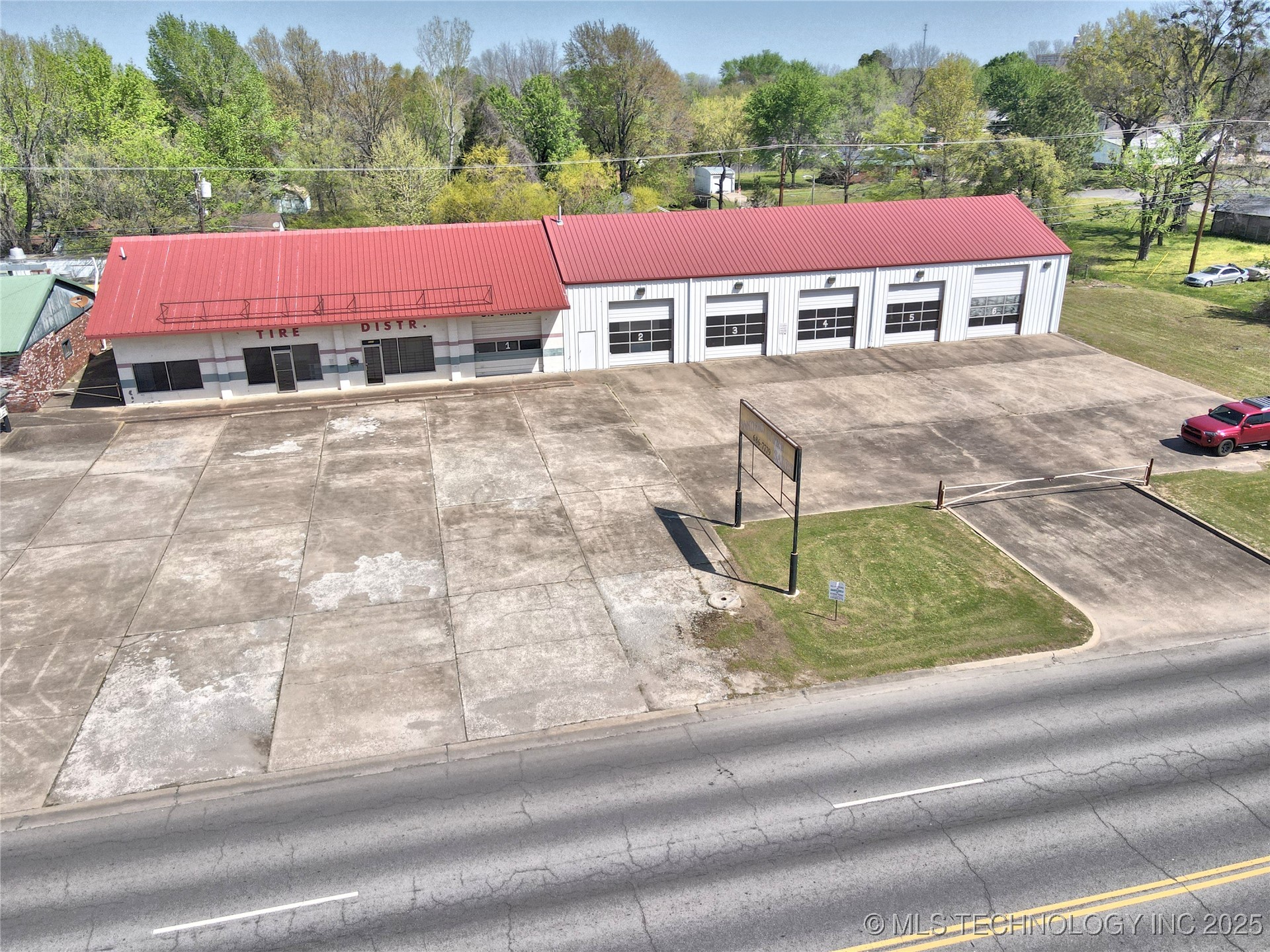 5026 W Okmulgee Property Photo 1
