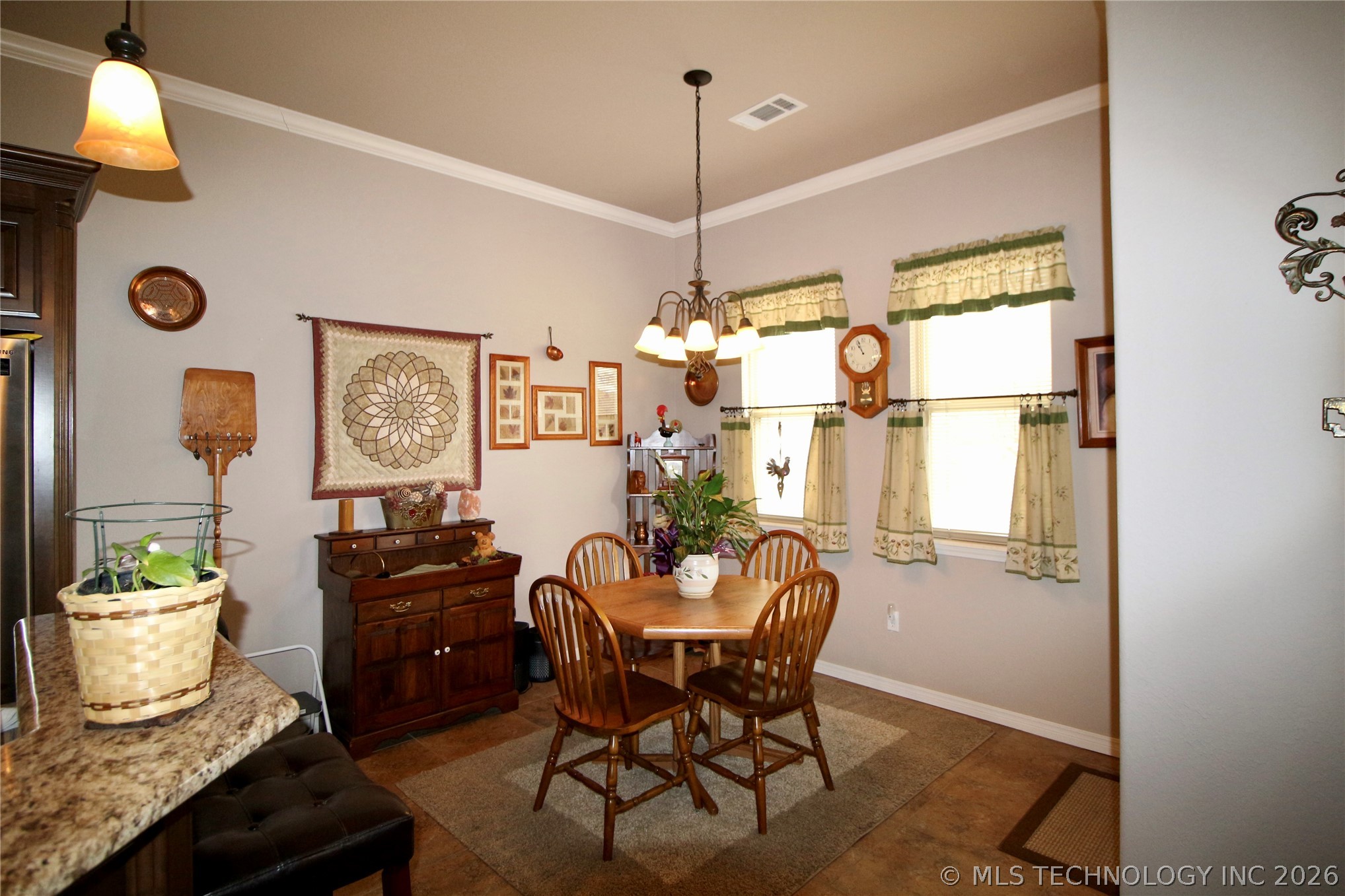 1002 Springfield Court Property Photo 5