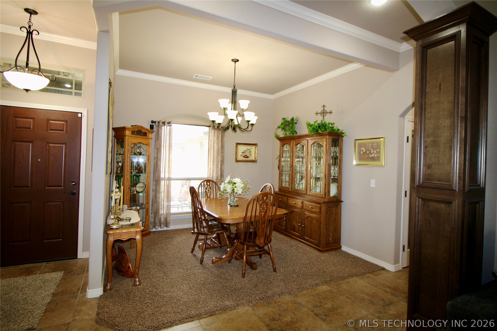 1002 Springfield Court Property Photo 6