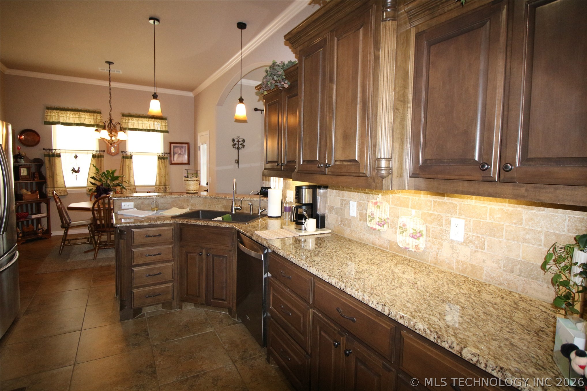 1002 Springfield Court Property Photo 7