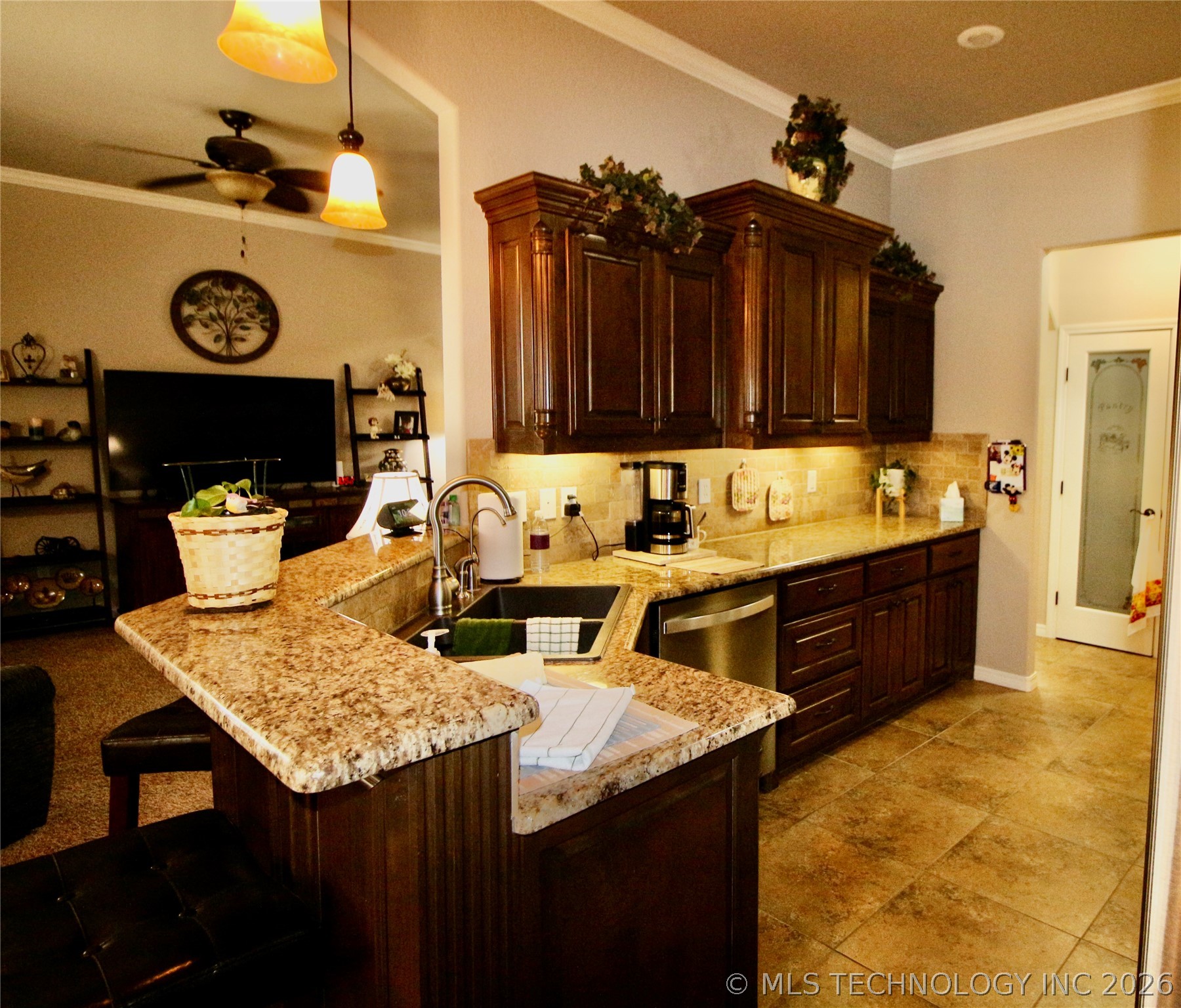 1002 Springfield Court Property Photo 9