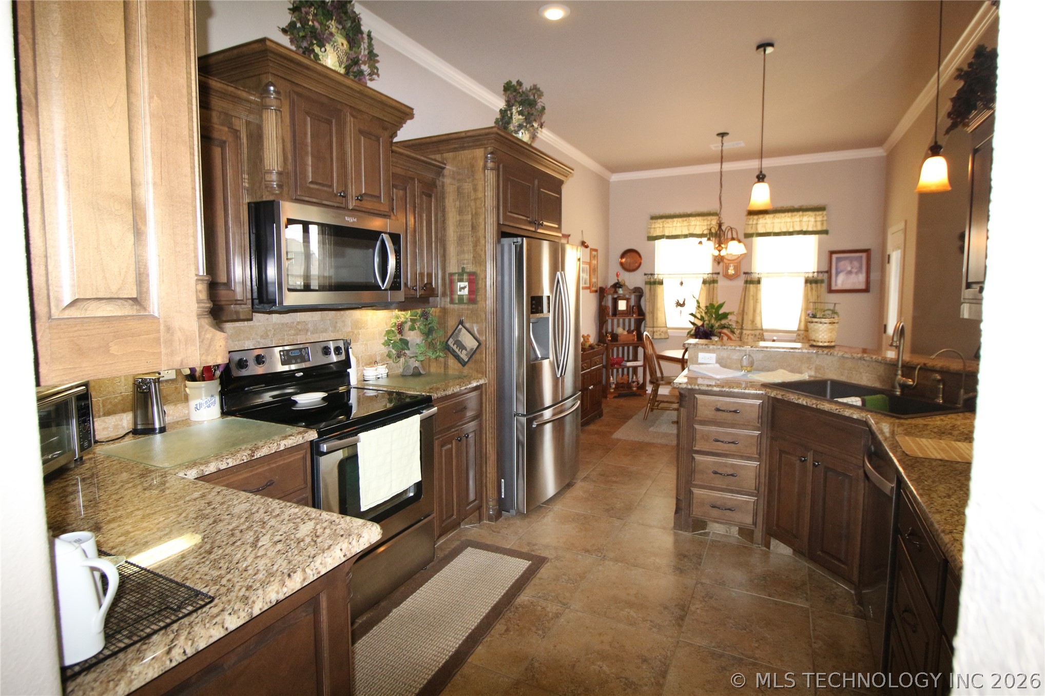 1002 Springfield Court Property Photo 11