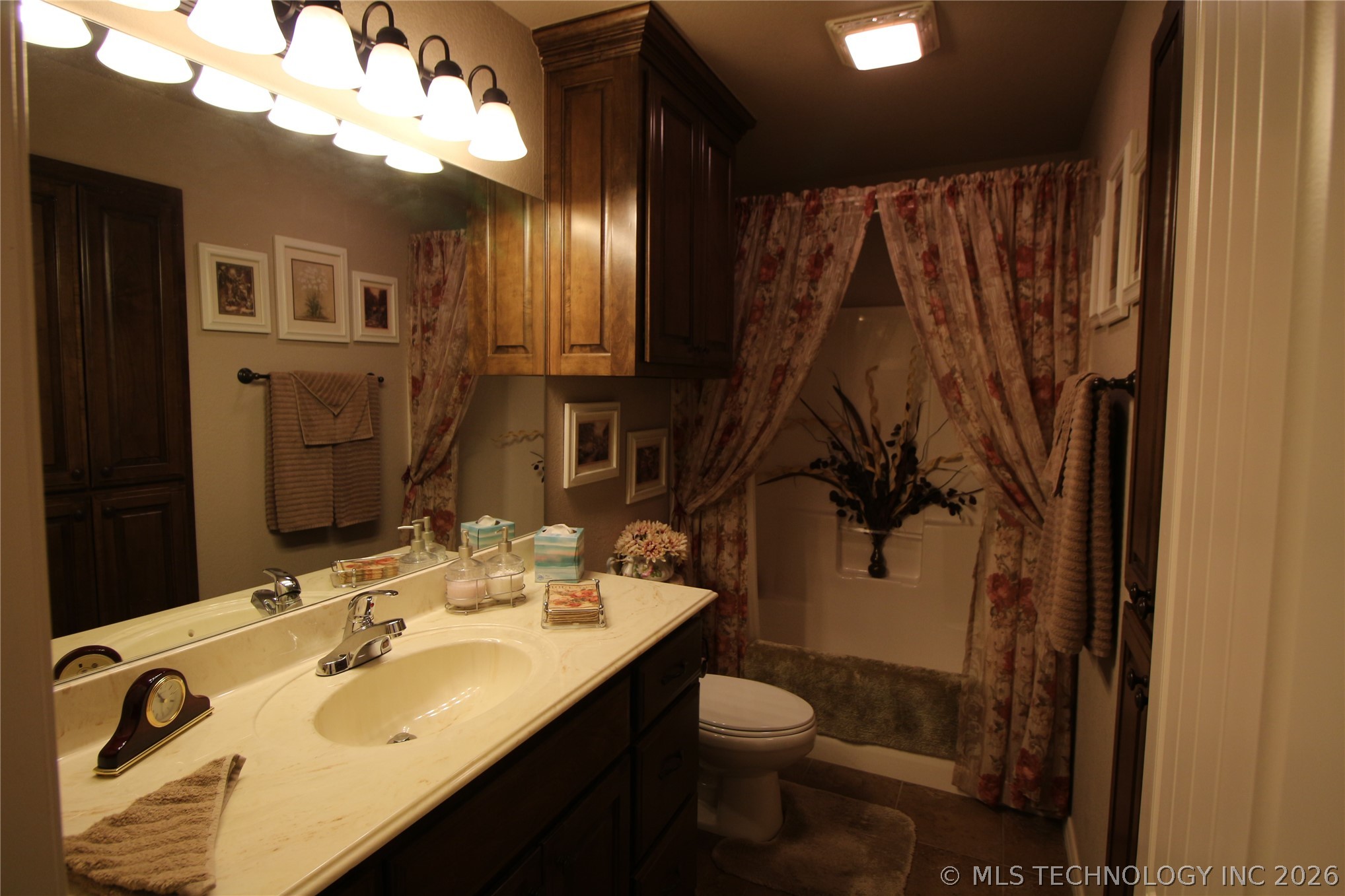 1002 Springfield Court Property Photo 16