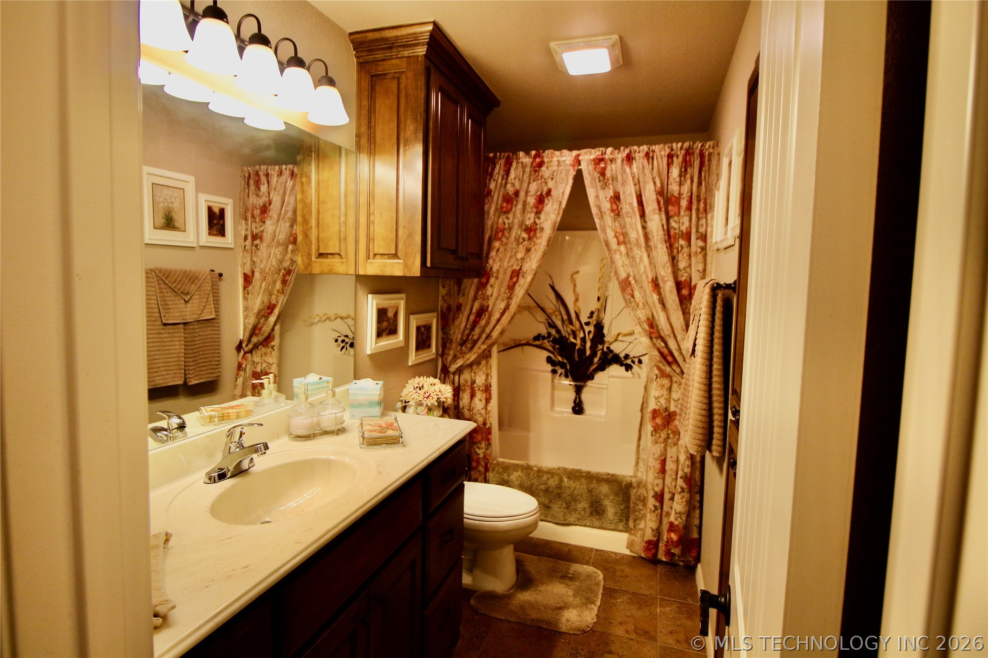 1002 Springfield Court Property Photo 17