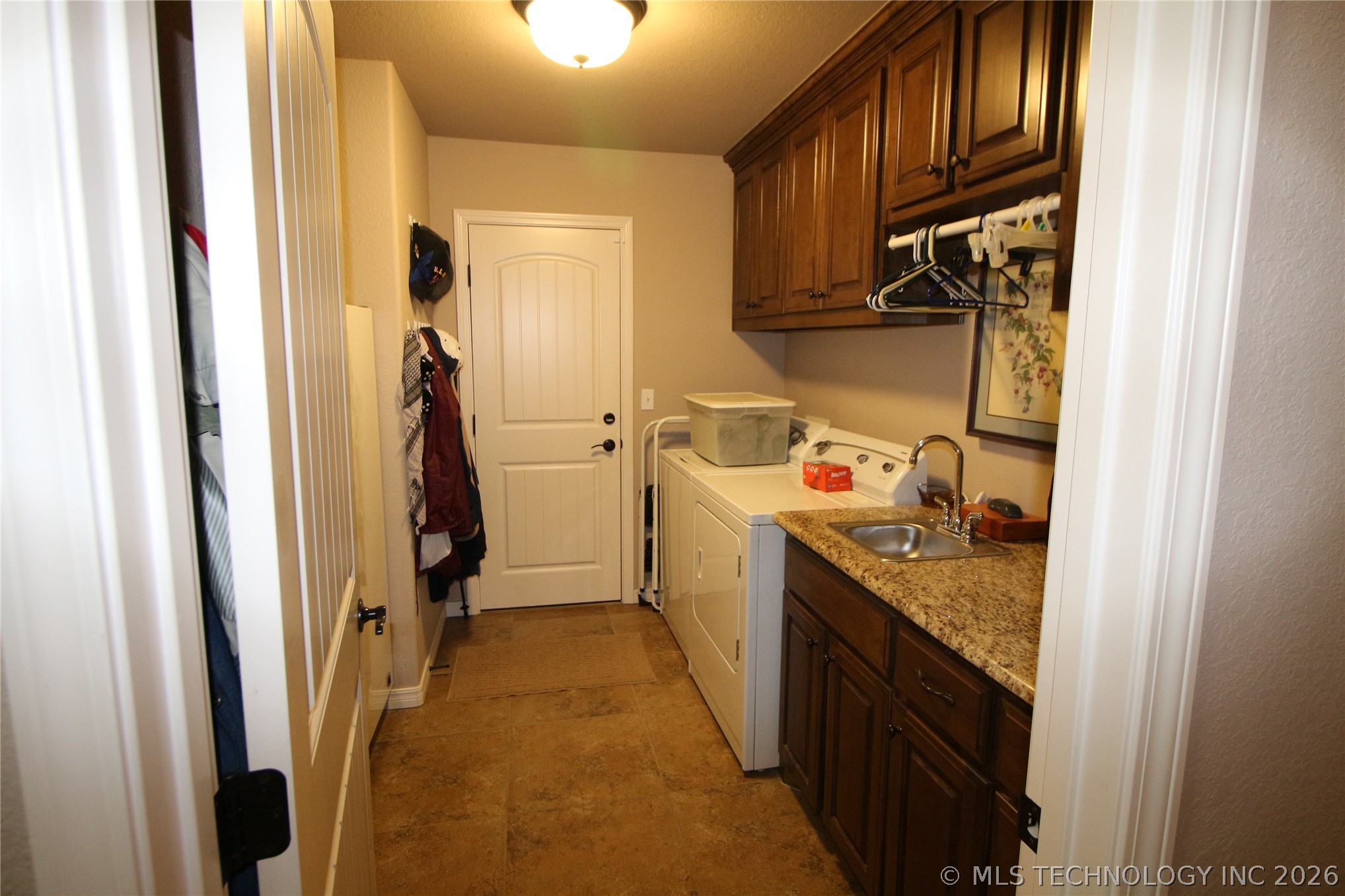 1002 Springfield Court Property Photo 29