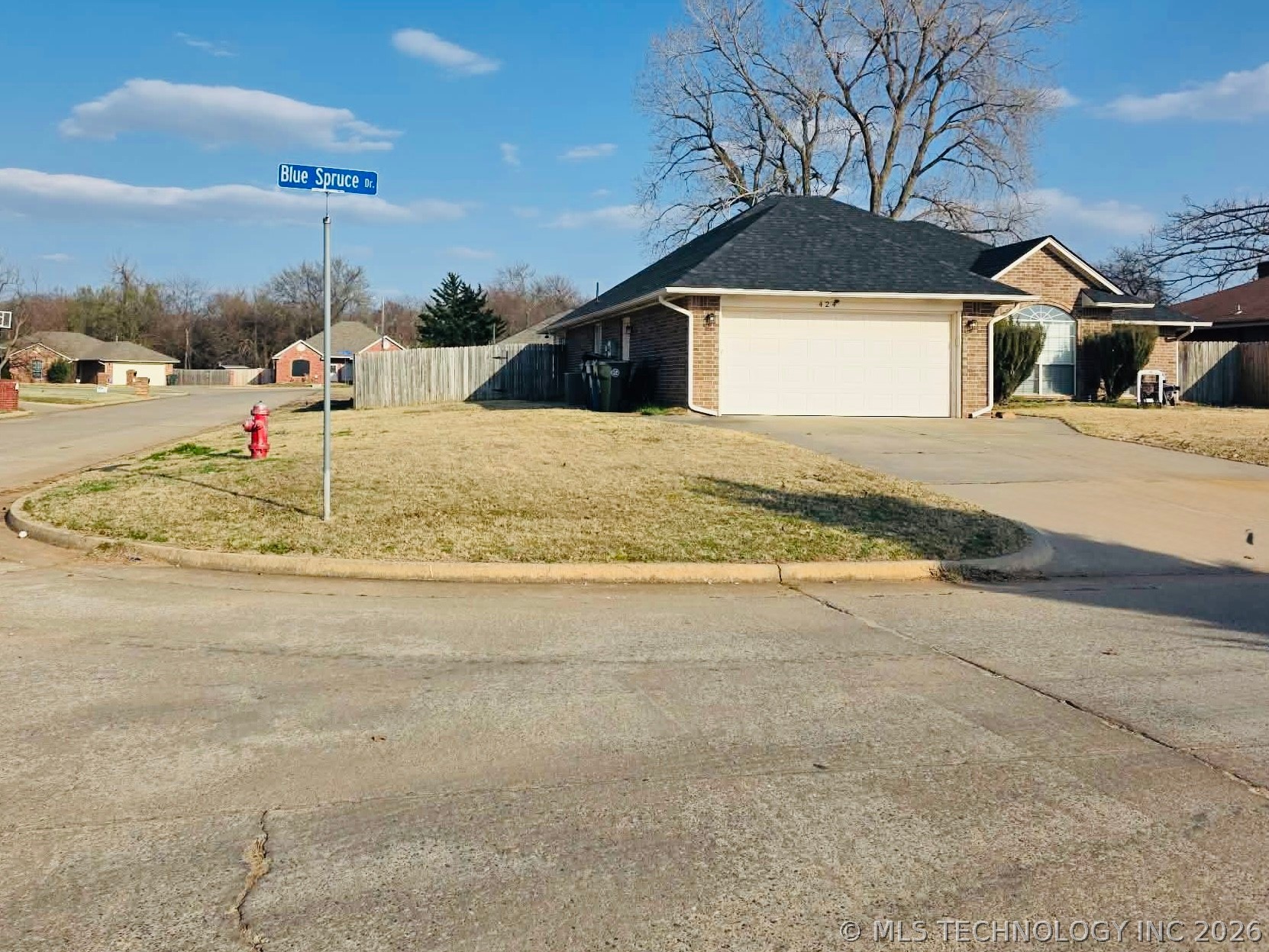 424 Blue Spruce Property Photo 3