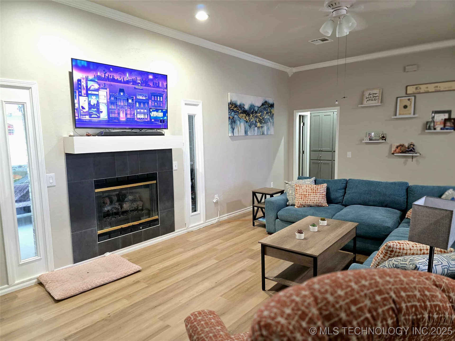 424 Blue Spruce Property Photo 5