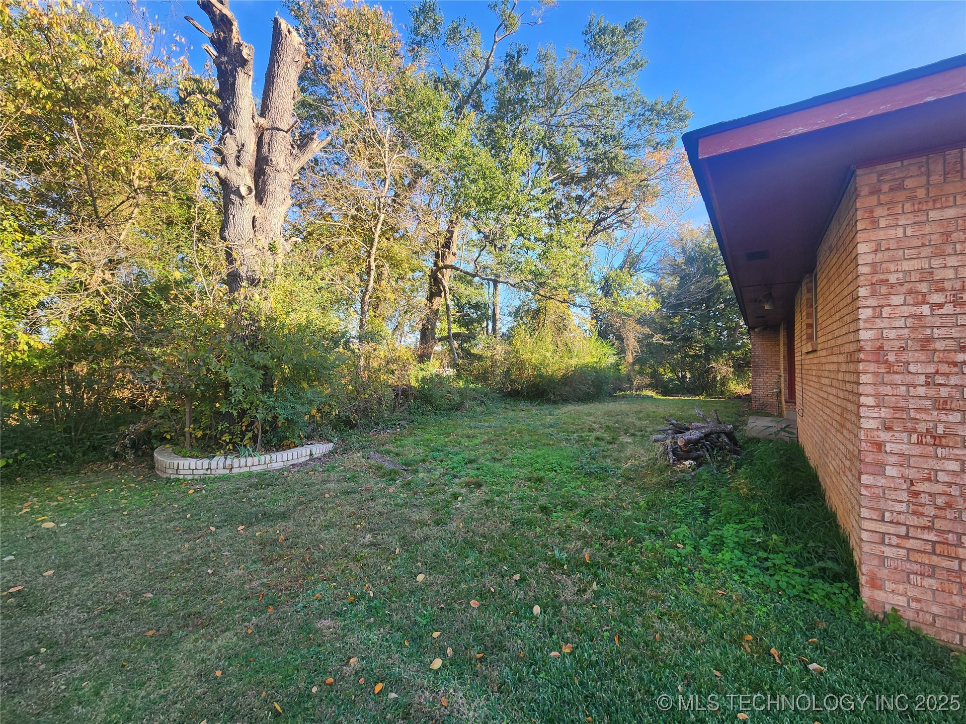 1672 S Velma Avenue Property Photo 5