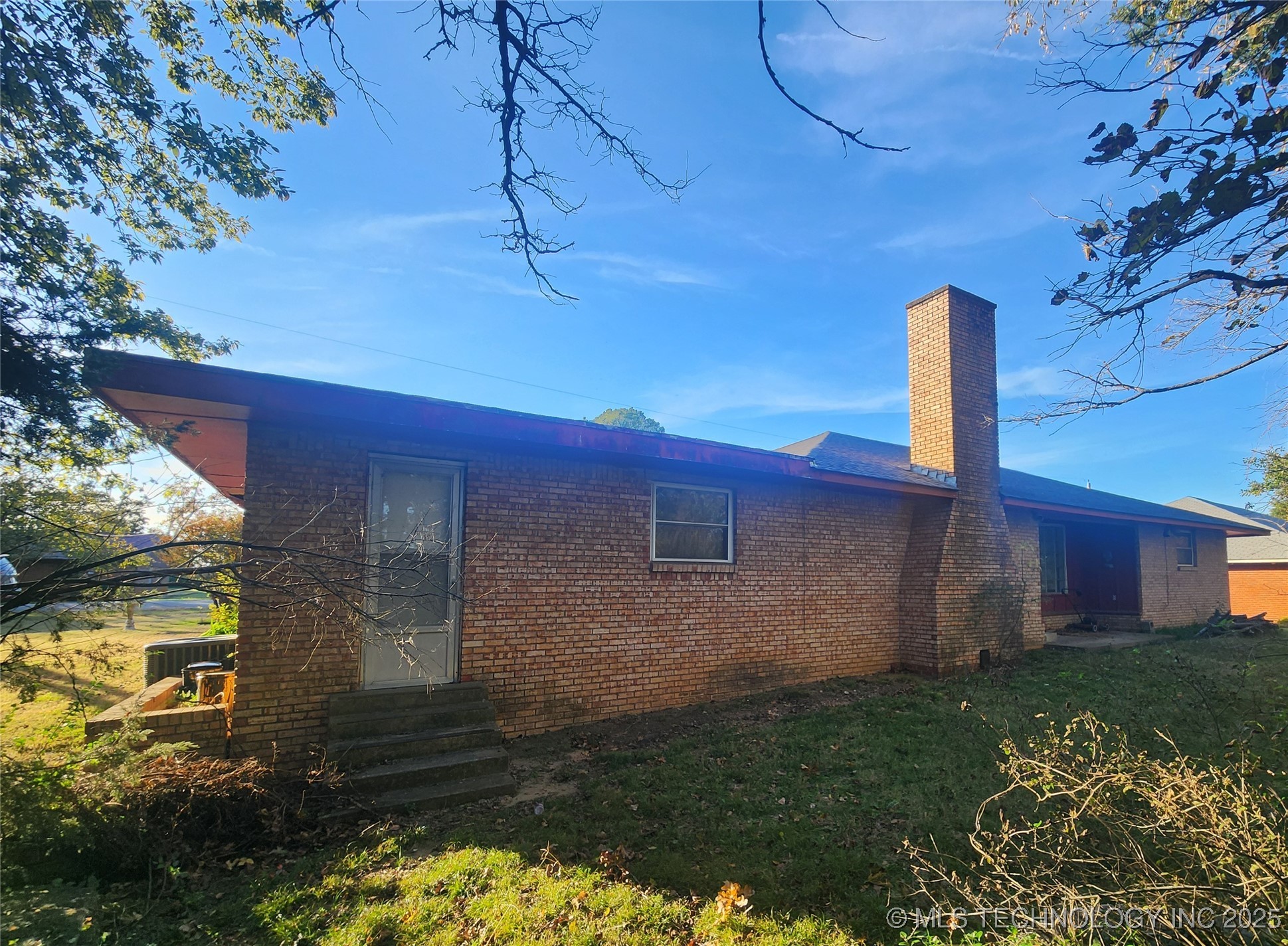 1672 S Velma Avenue Property Photo 10