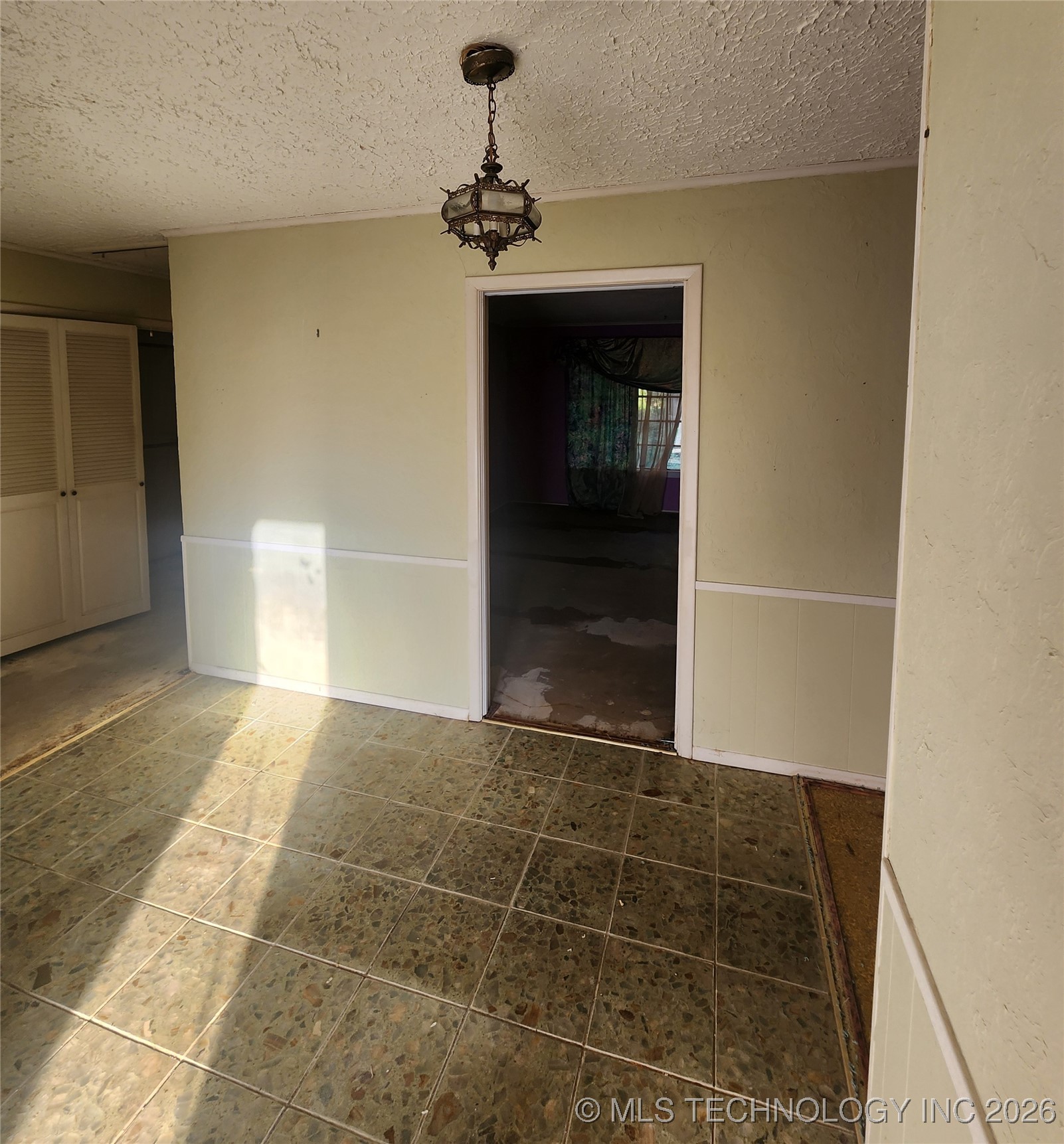 1672 S Velma Avenue Property Photo 20