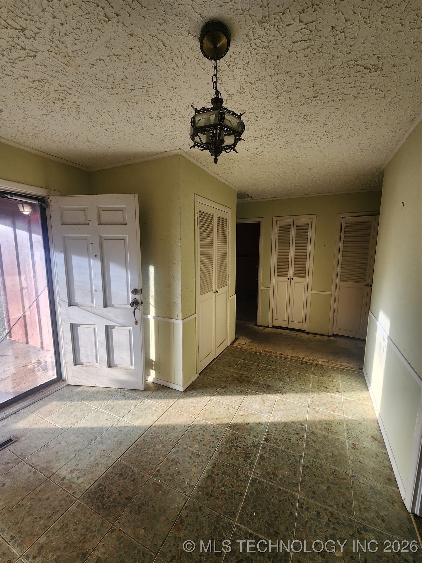 1672 S Velma Avenue Property Photo 21