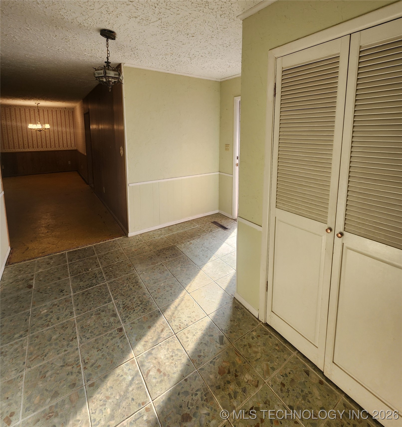 1672 S Velma Avenue Property Photo 22