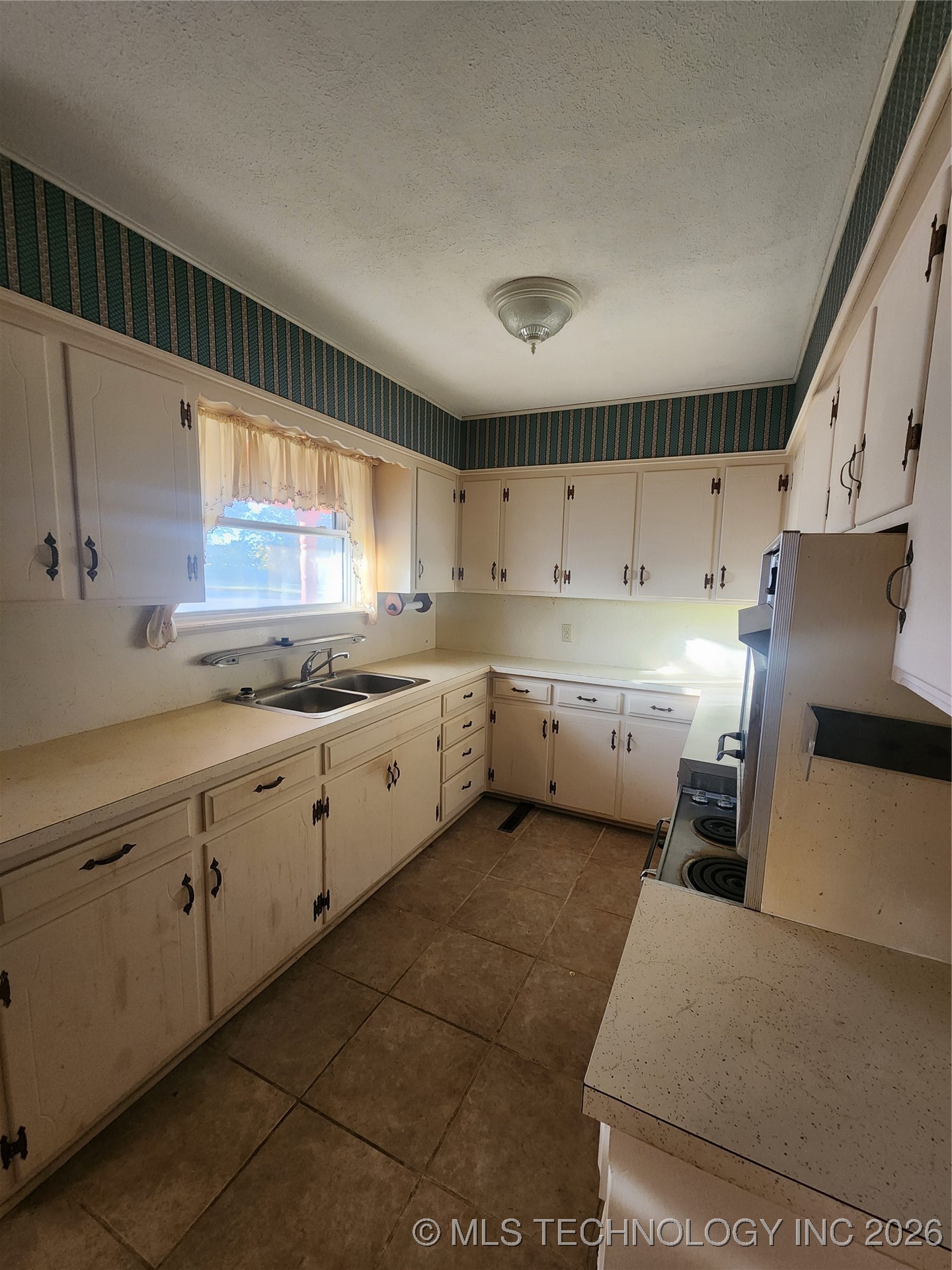 1672 S Velma Avenue Property Photo 26