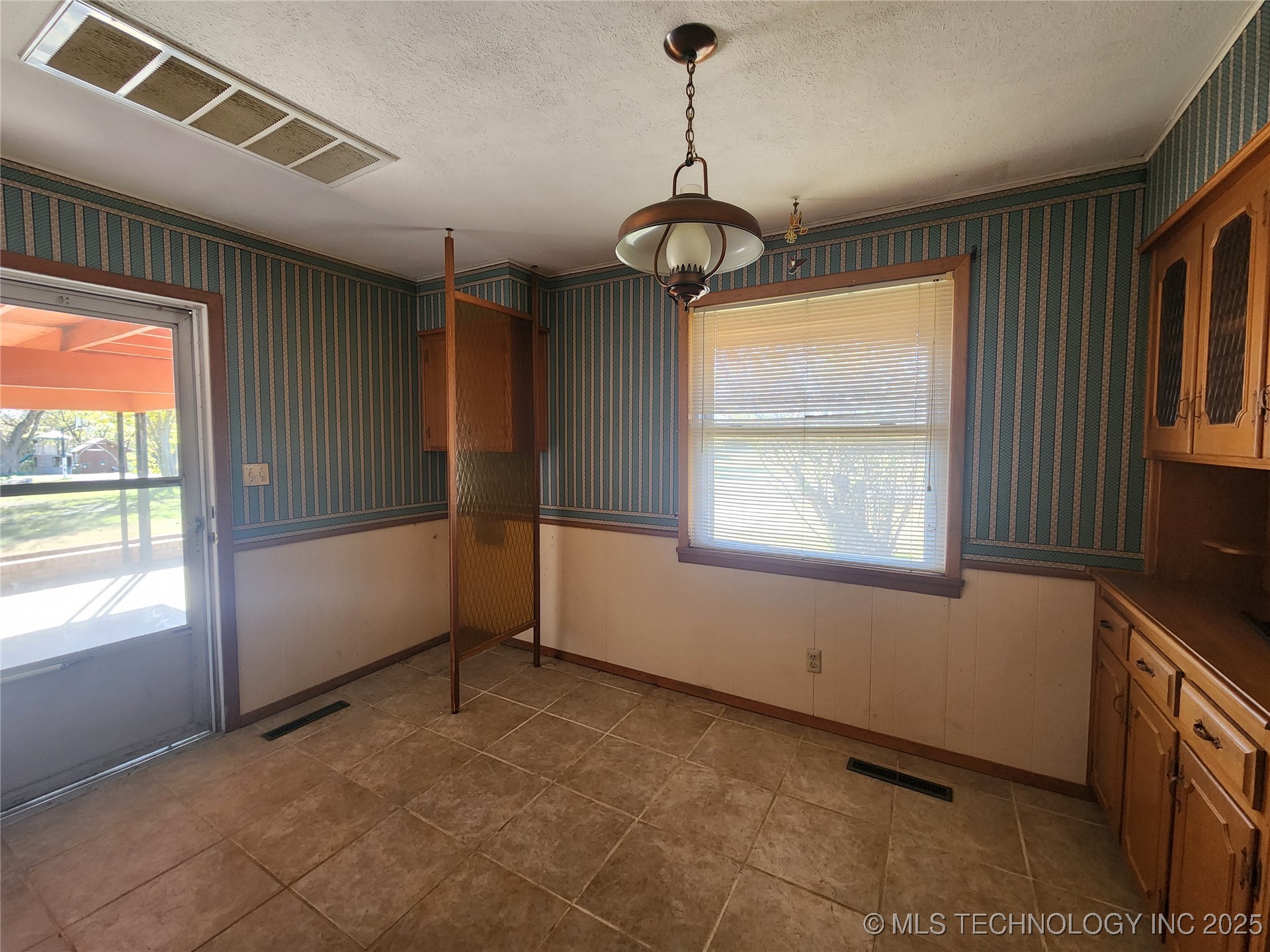 1672 S Velma Avenue Property Photo 32