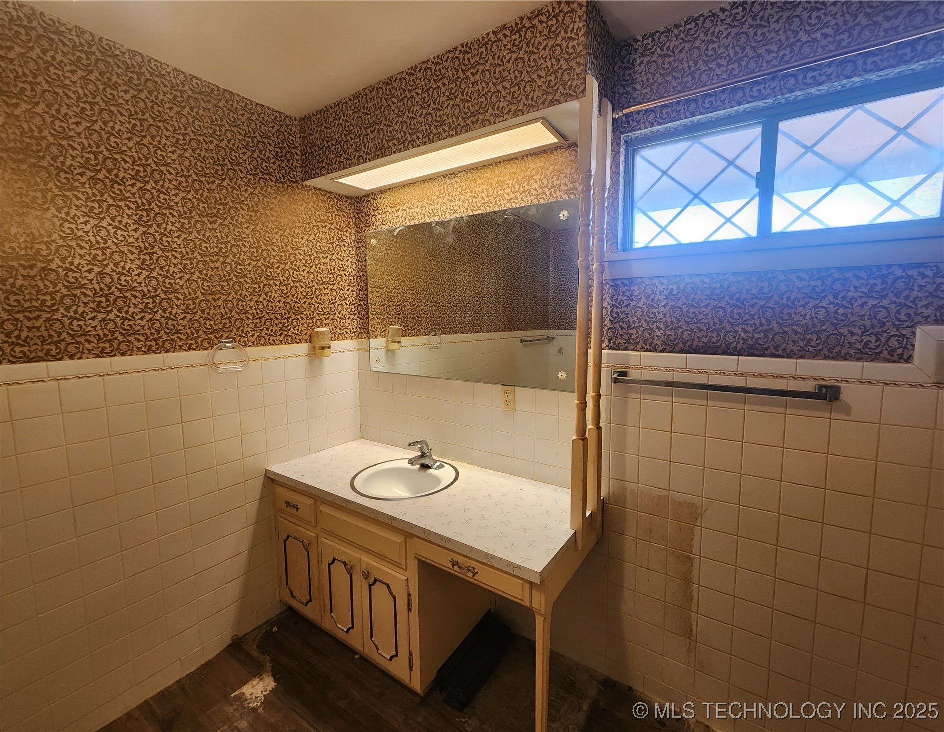 1672 S Velma Avenue Property Photo 56