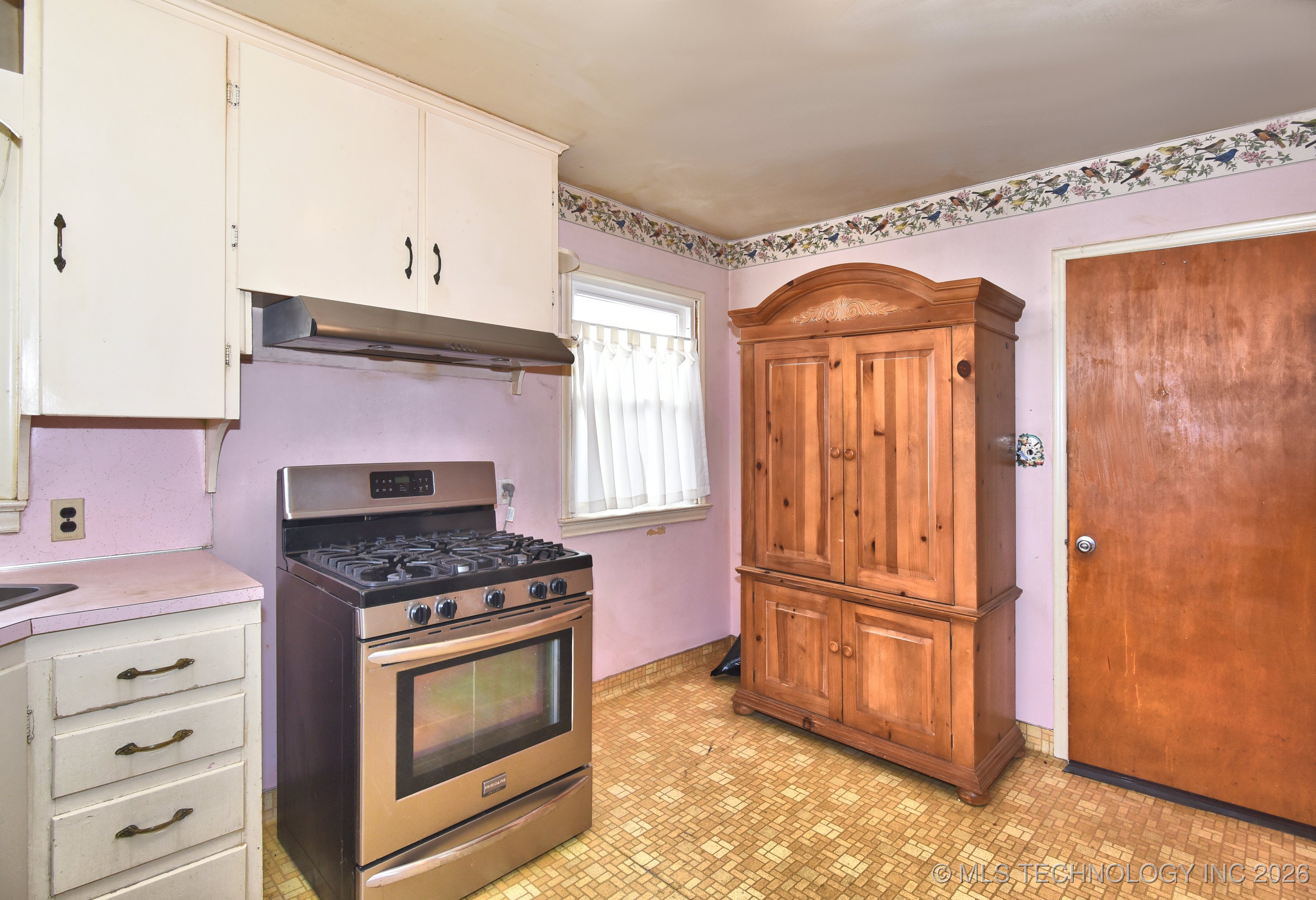 564 S Sandusky Avenue Property Photo 16