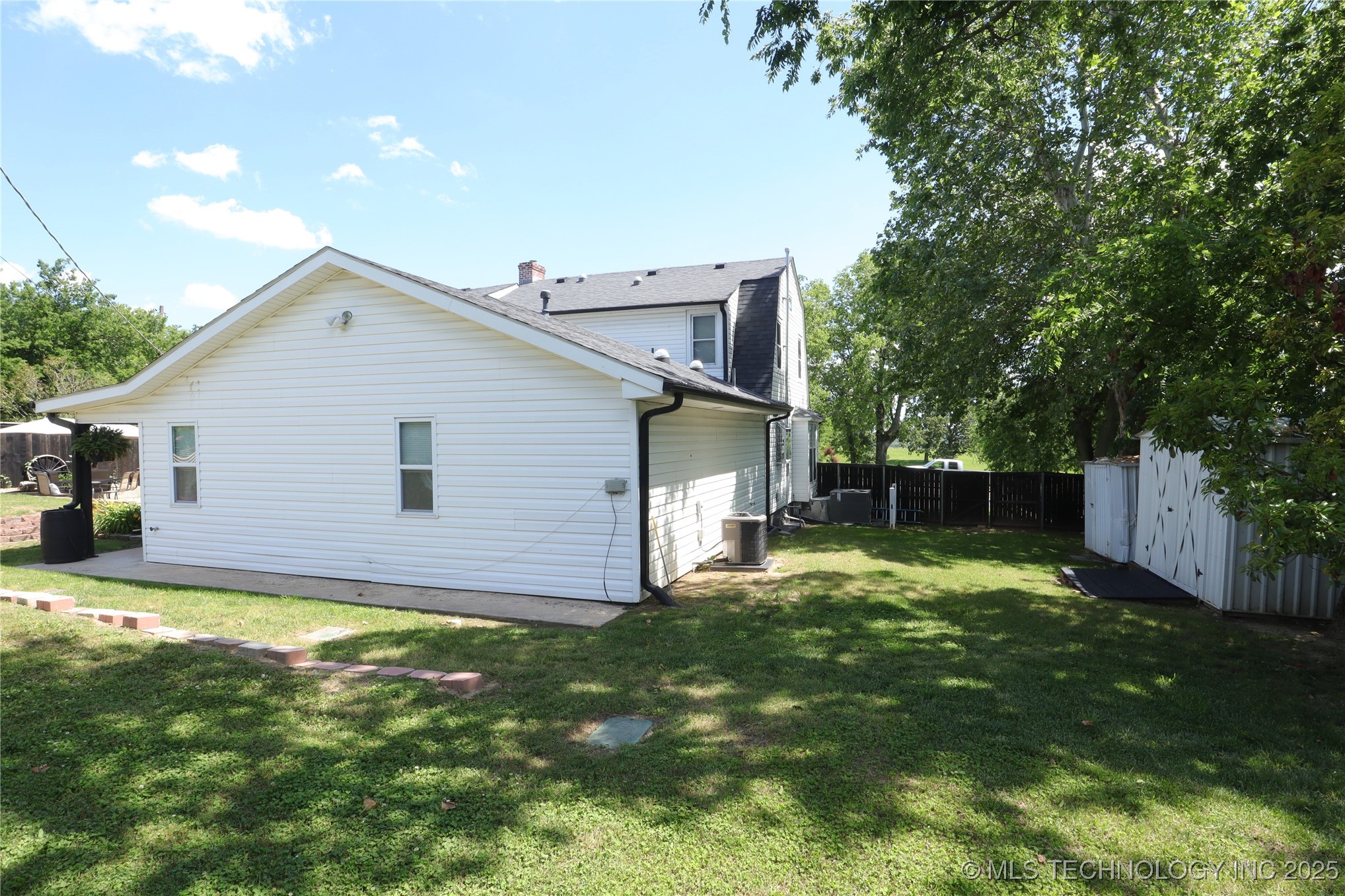 722 E 18th Street Property Photo 55