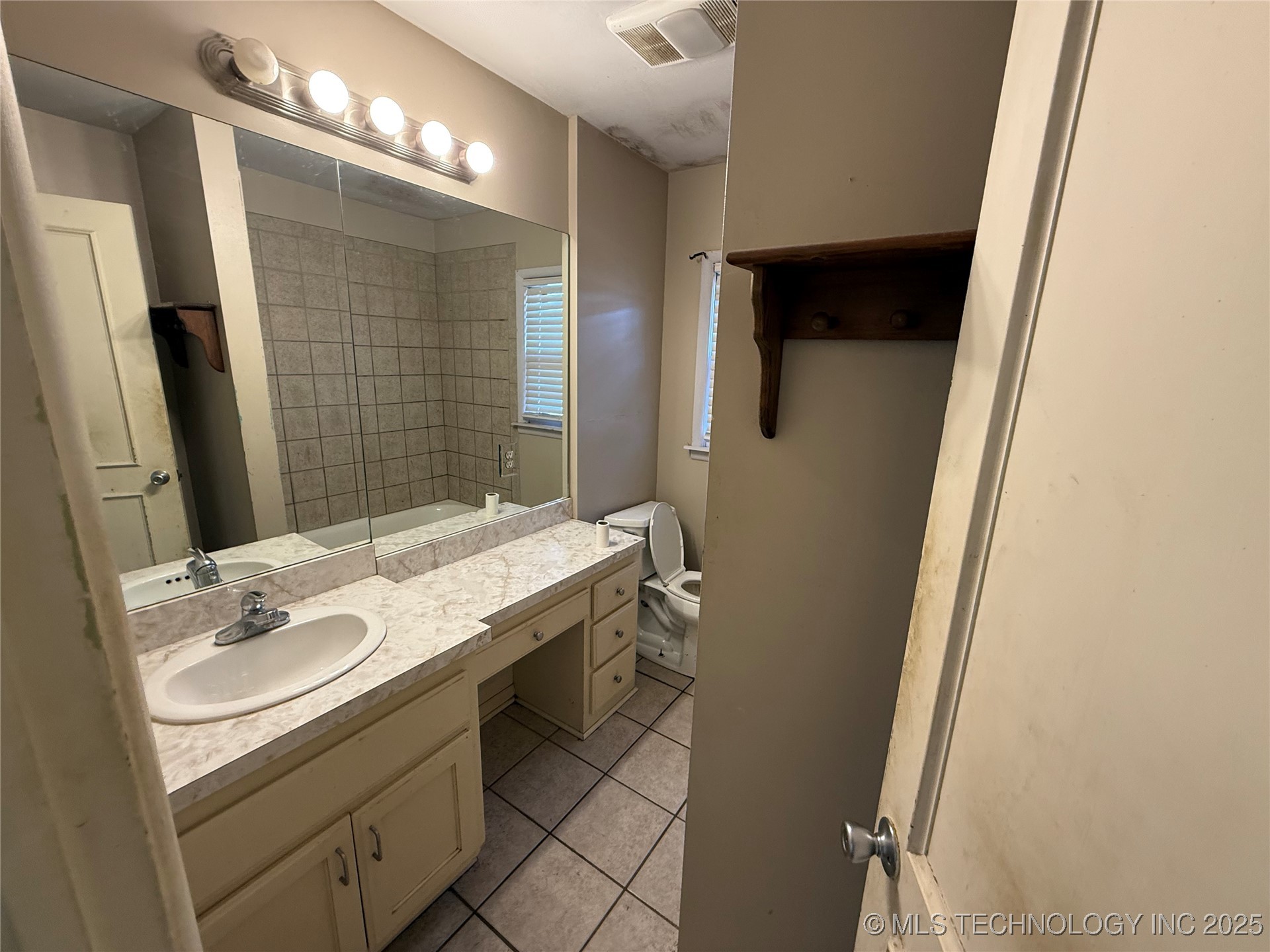 2405 Dayton Property Photo 3