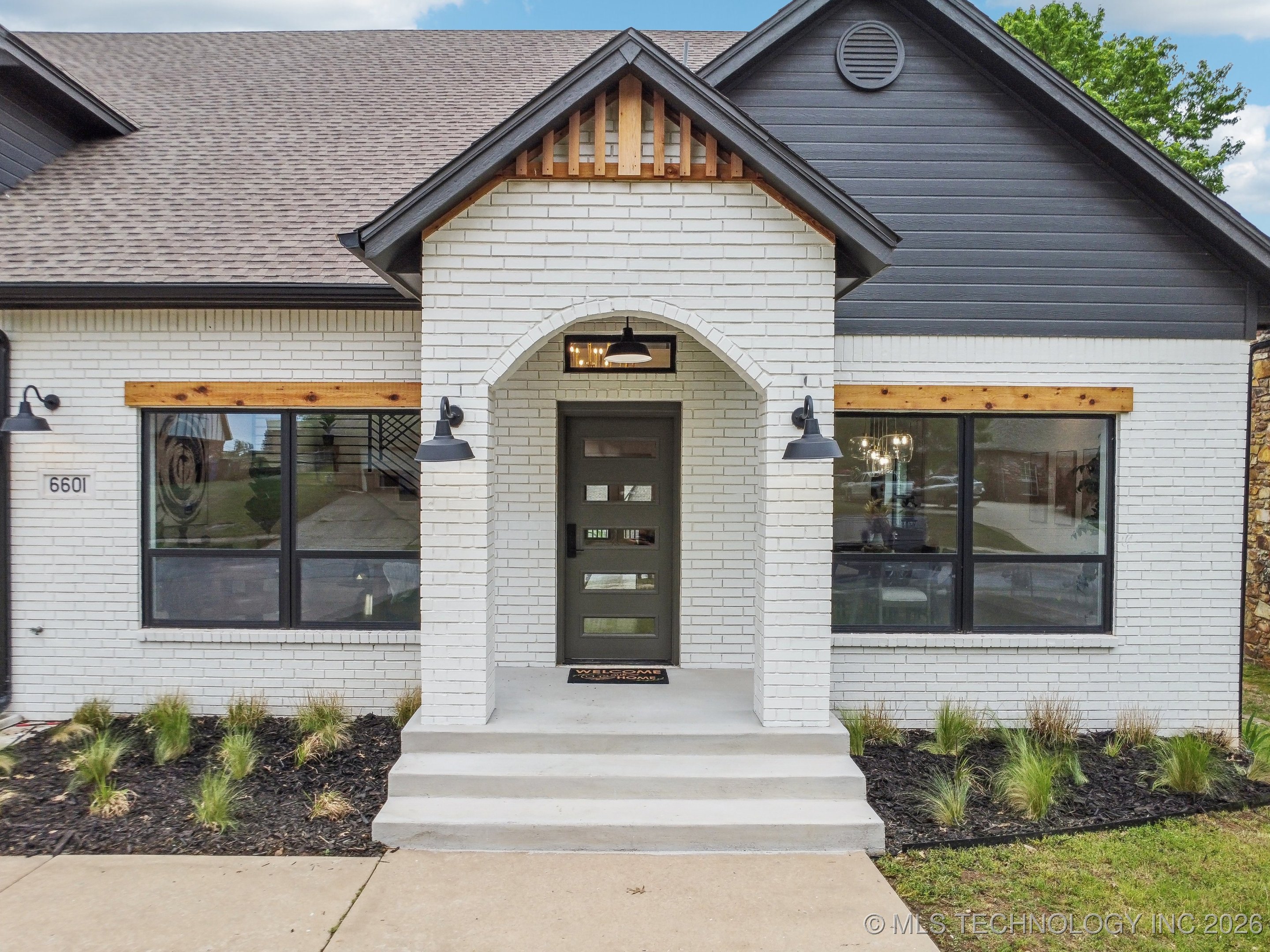 6601 S 5th Avenue Property Photo 5