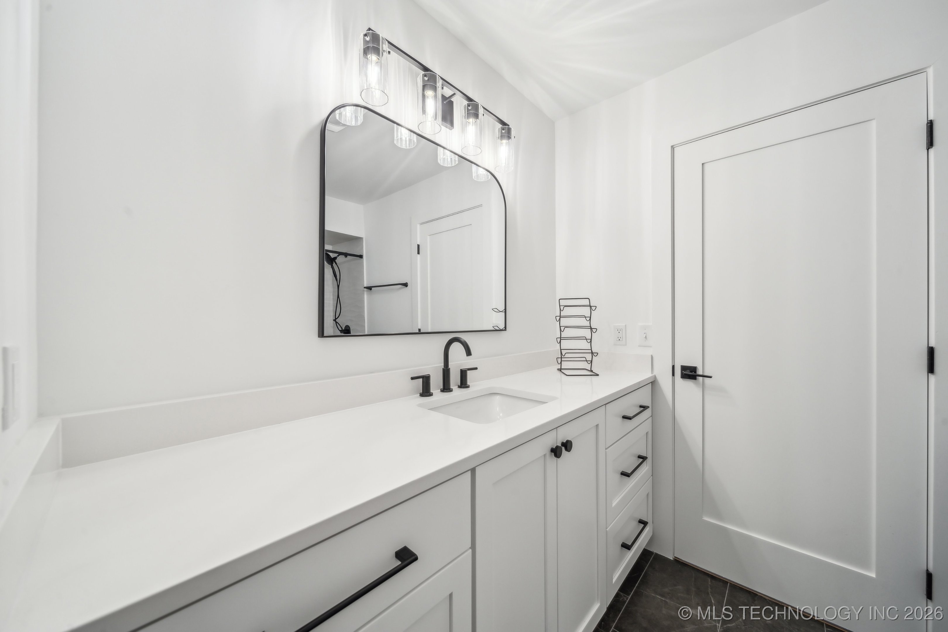 6601 S 5th Avenue Property Photo 57