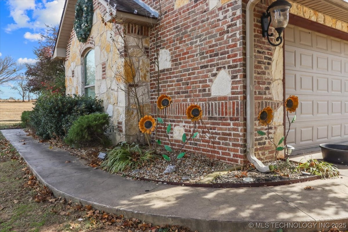 555 White Chimney Property Photo 4