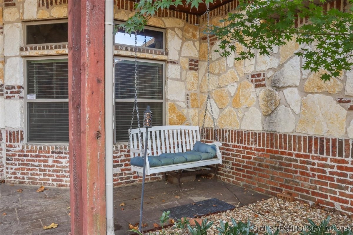 555 White Chimney Property Photo 6