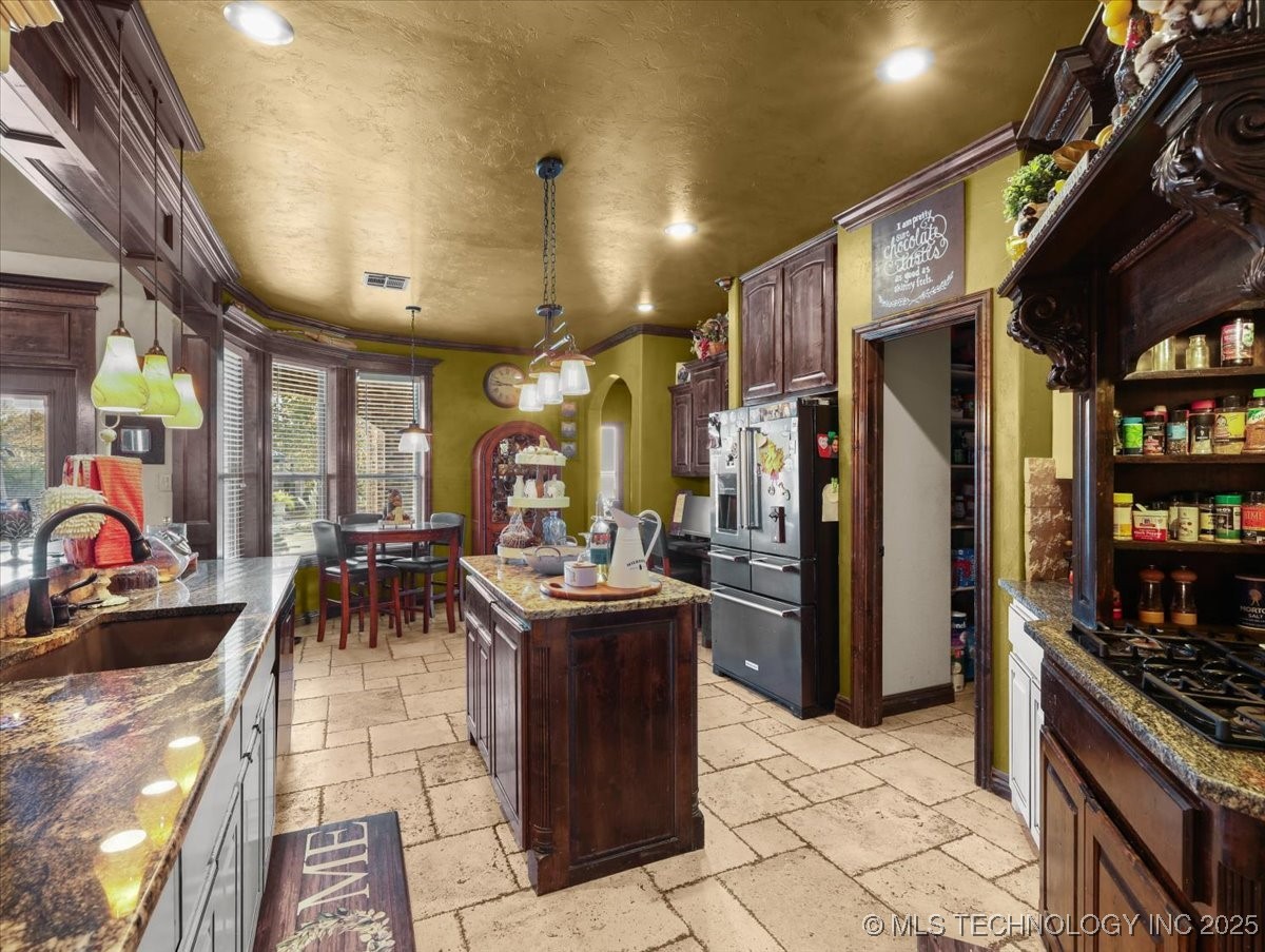 555 White Chimney Property Photo 15