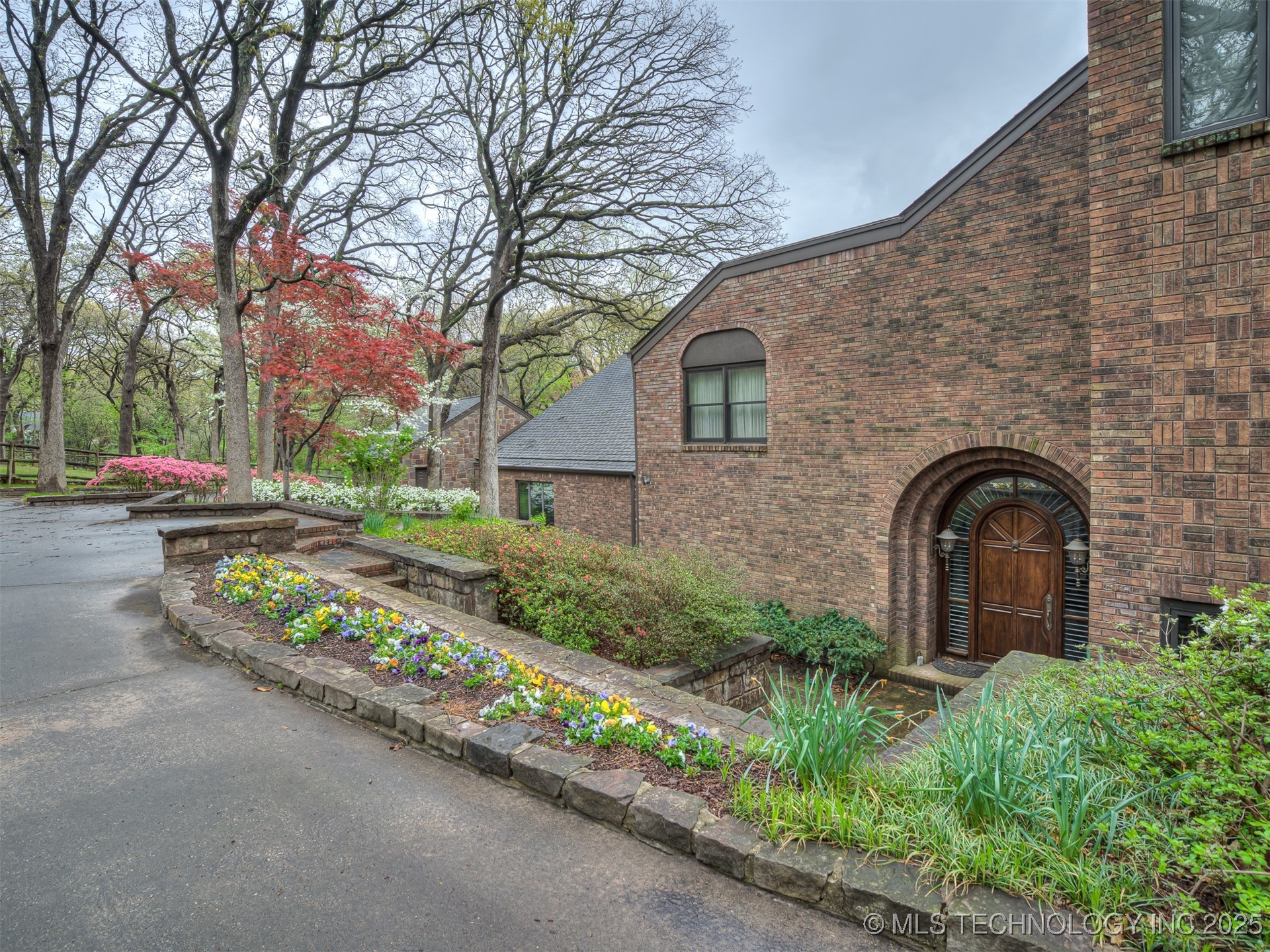 11475 S Yale Avenue Property Photo 2